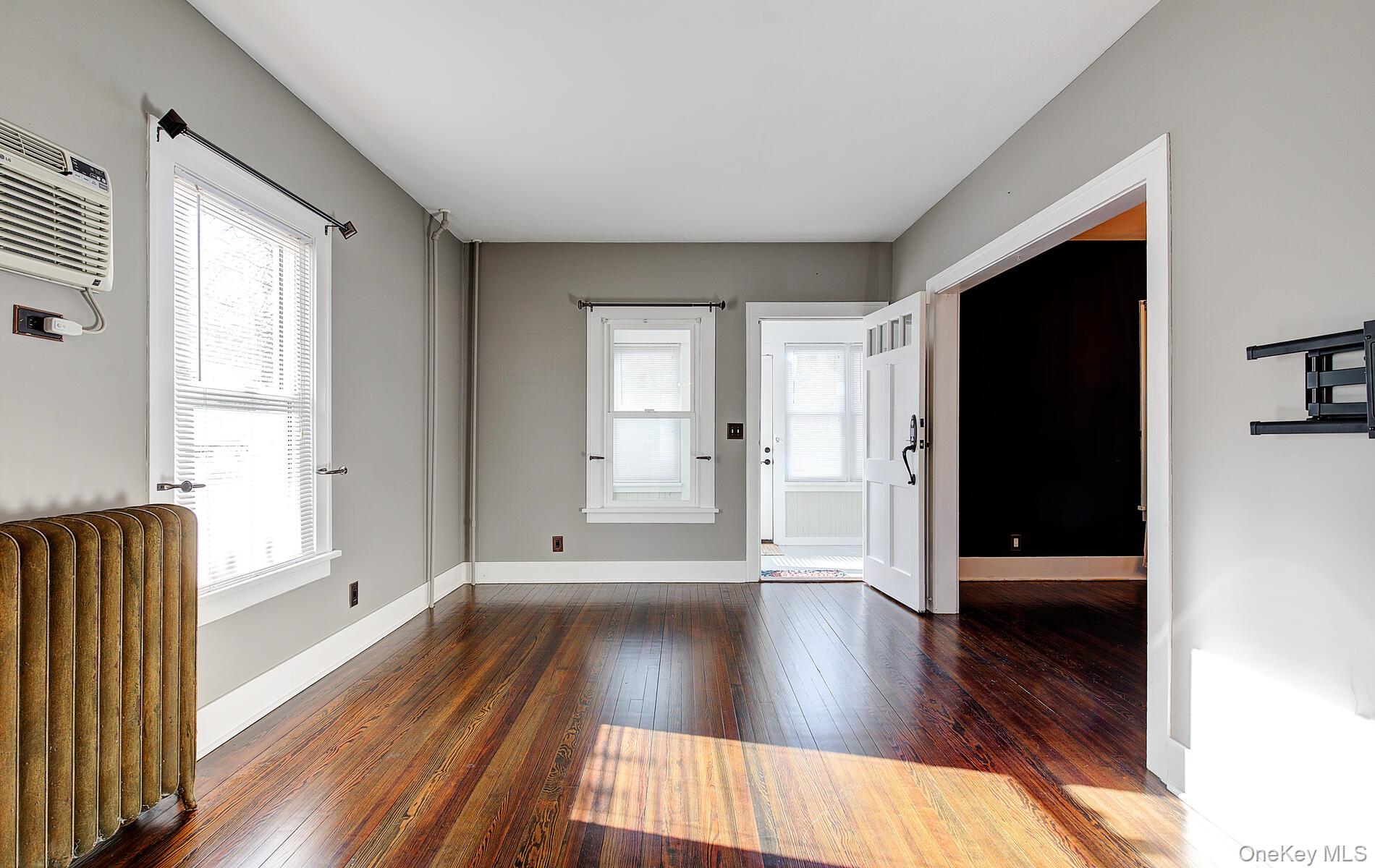 #3 photo, 256 Nassau Road, Huntington , NY 11743