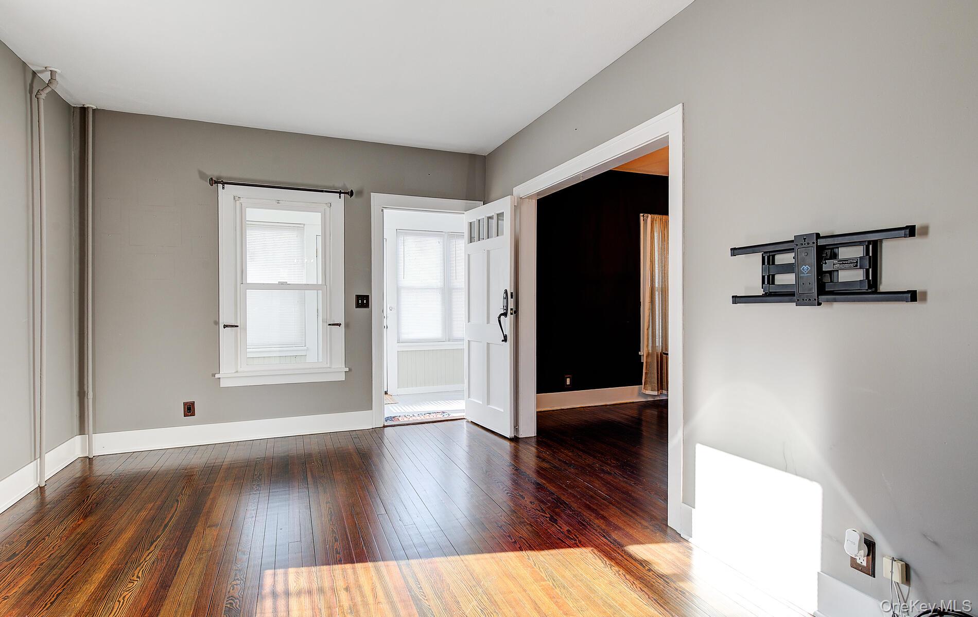 #4 photo, 256 Nassau Road, Huntington , NY 11743