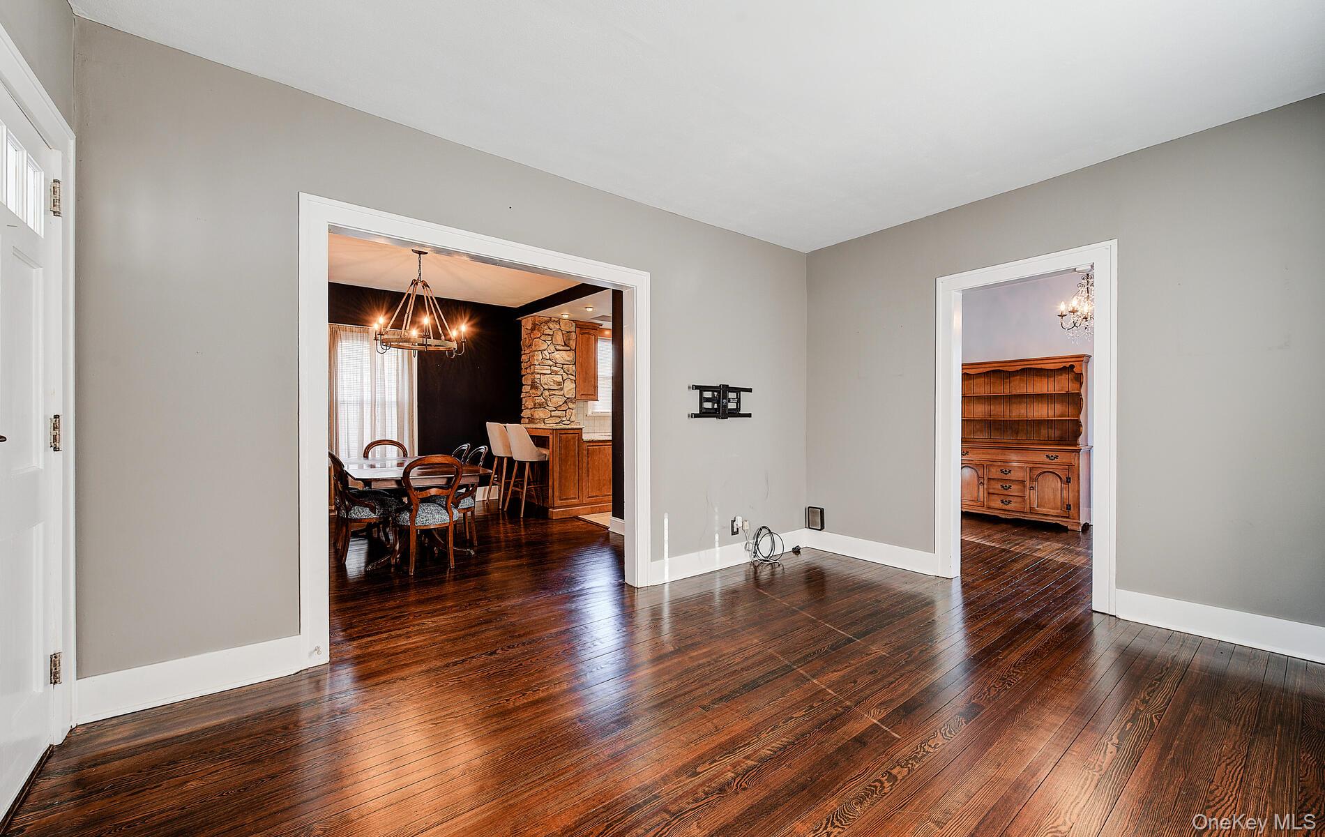 #5 photo, 256 Nassau Road, Huntington , NY 11743