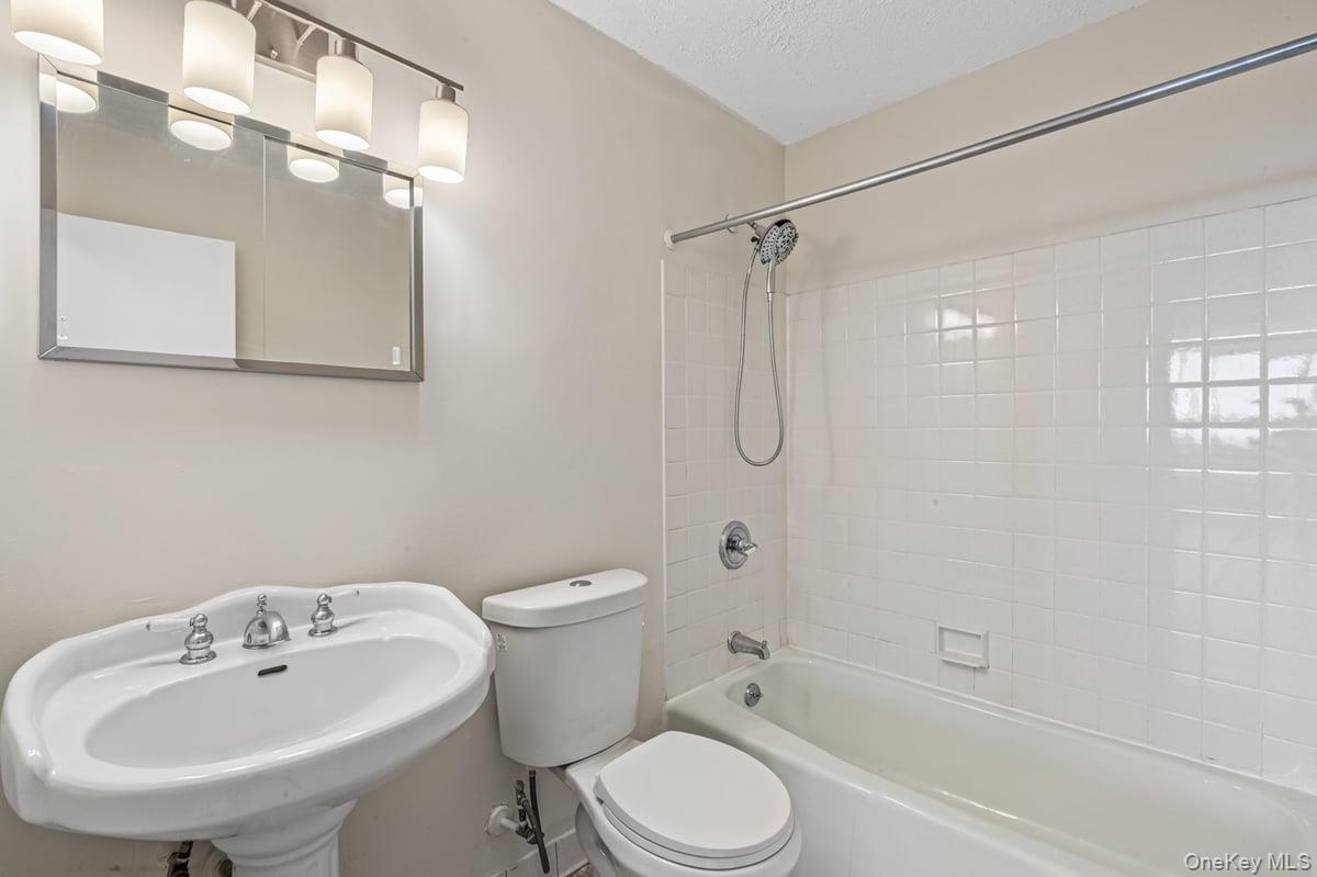 #12 photo, 152-18 Union Turnpike, Flushing , NY 11367