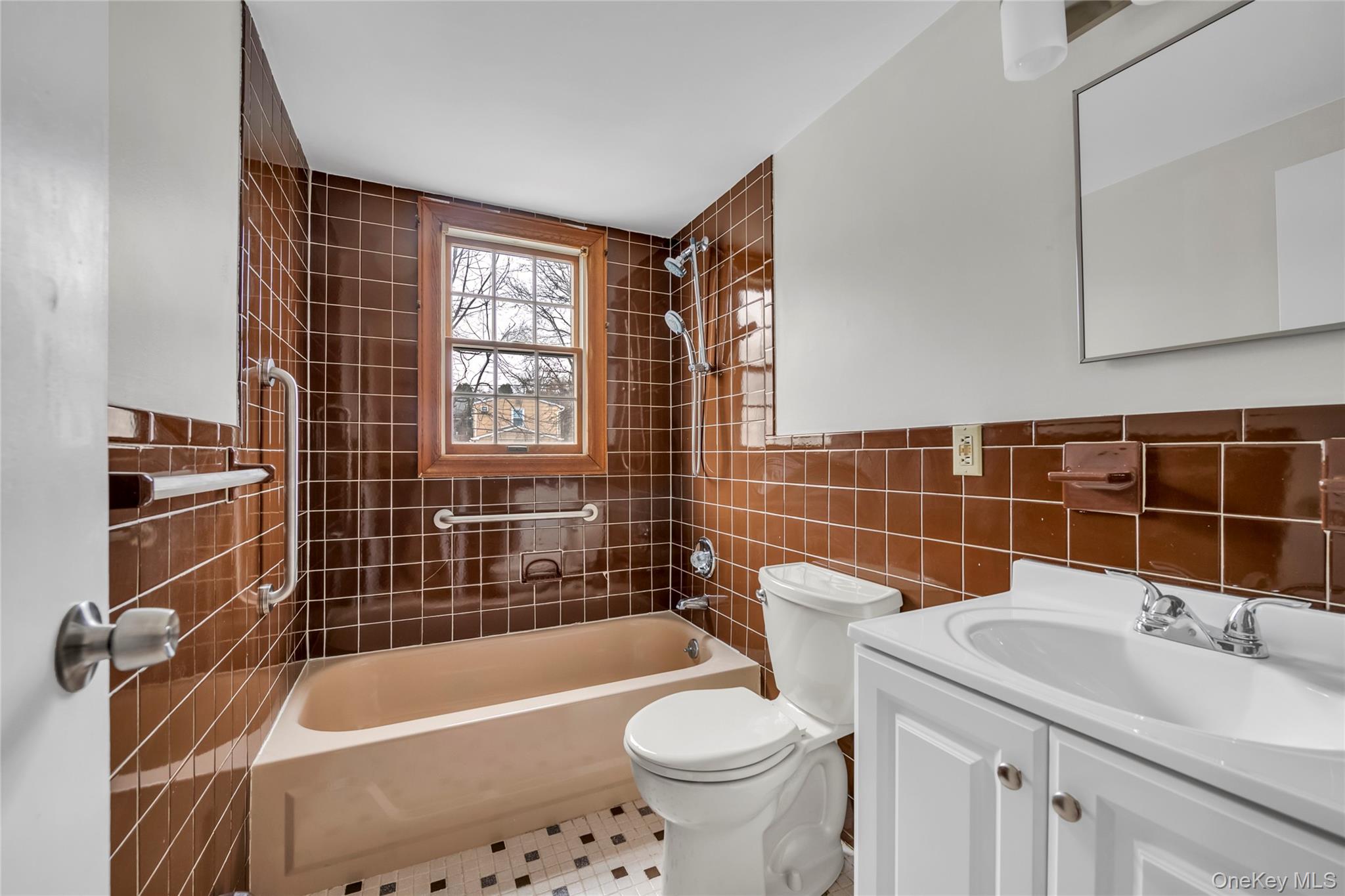 #12 photo, 29 Glen Cove Drive, ناسو Glen Head , NY 11545