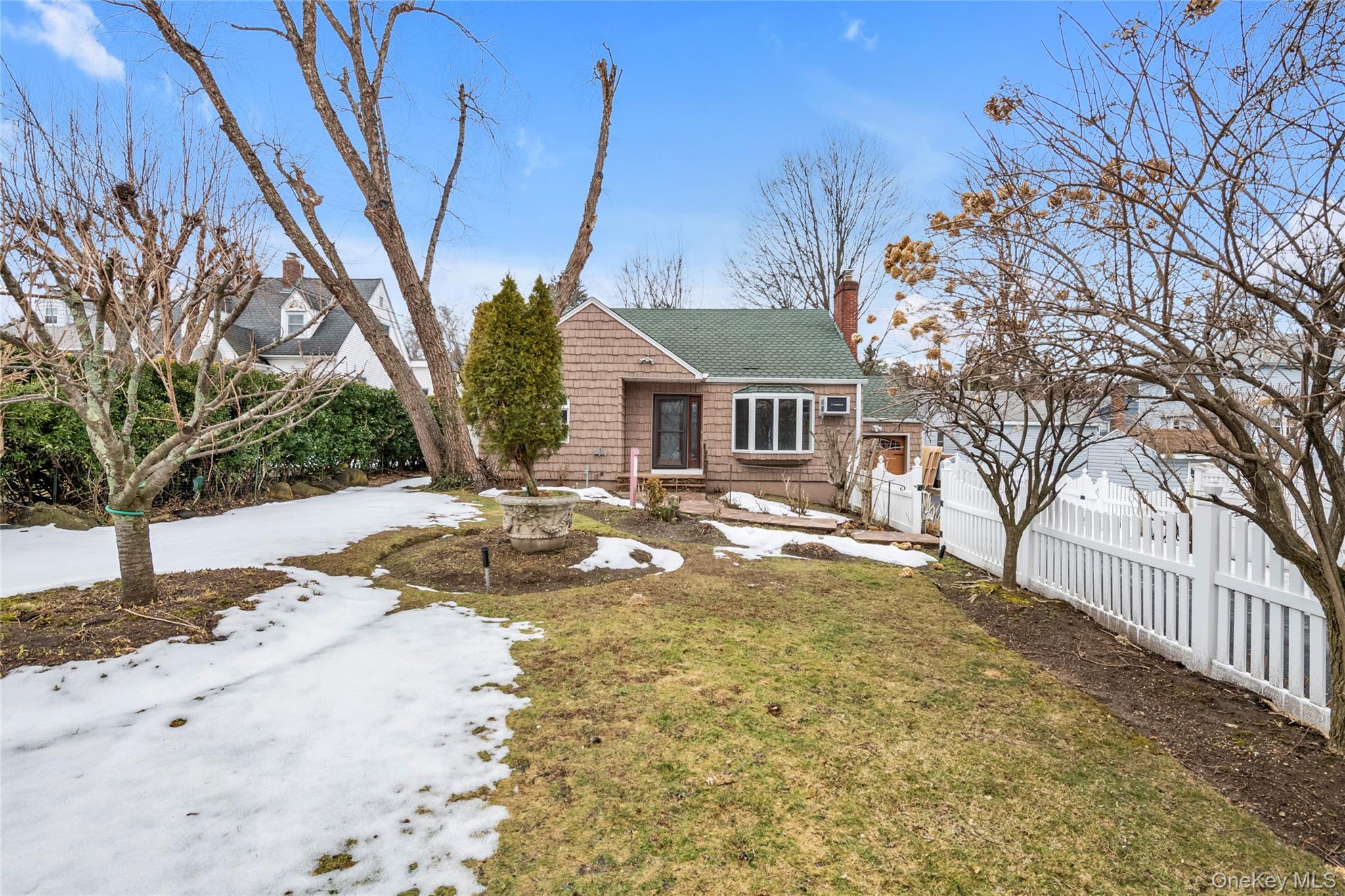 #17 photo, 29 Glen Cove Drive, ناسو Glen Head , NY 11545