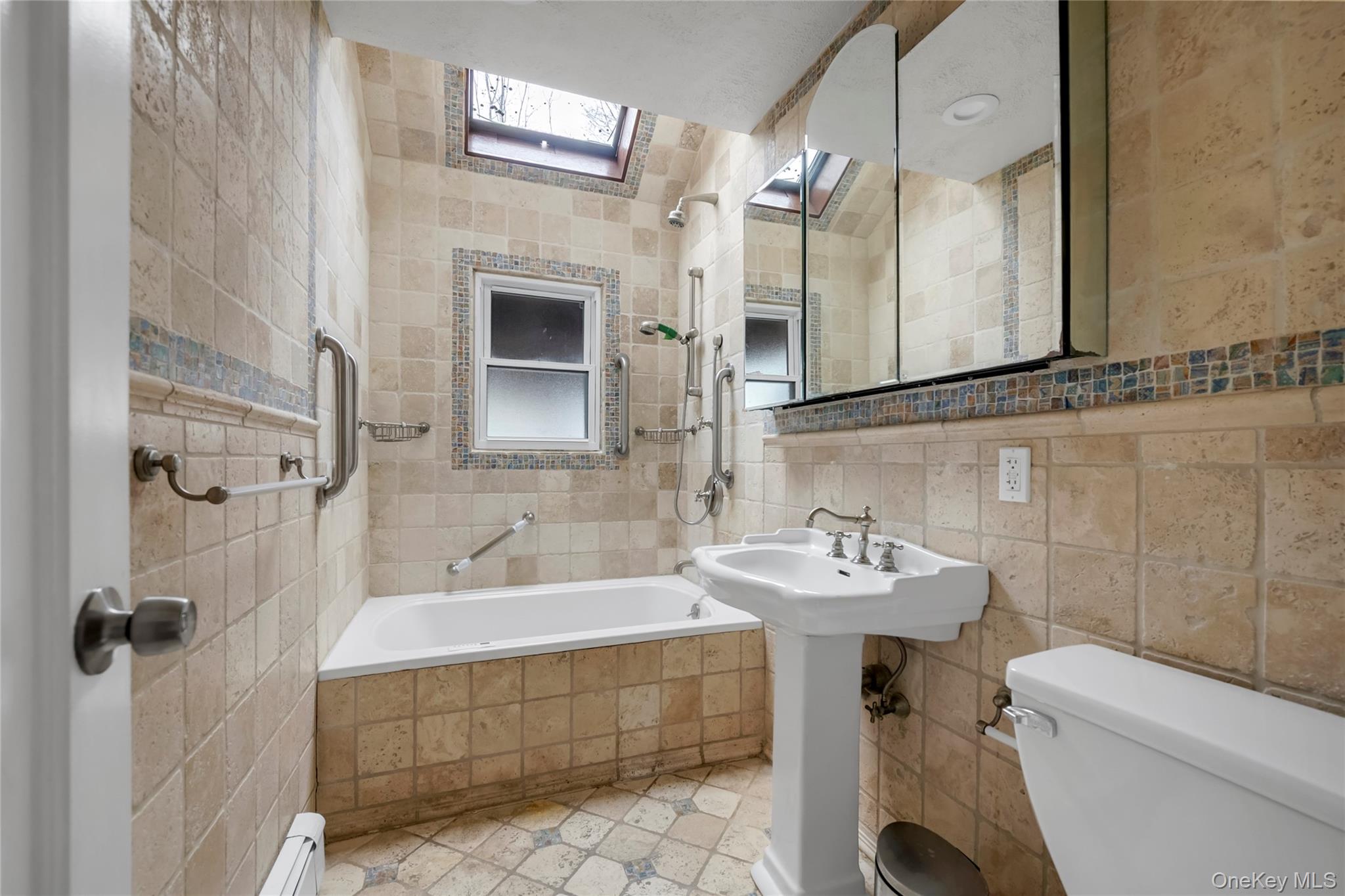 #9 photo, 29 Glen Cove Drive, ناسو Glen Head , NY 11545