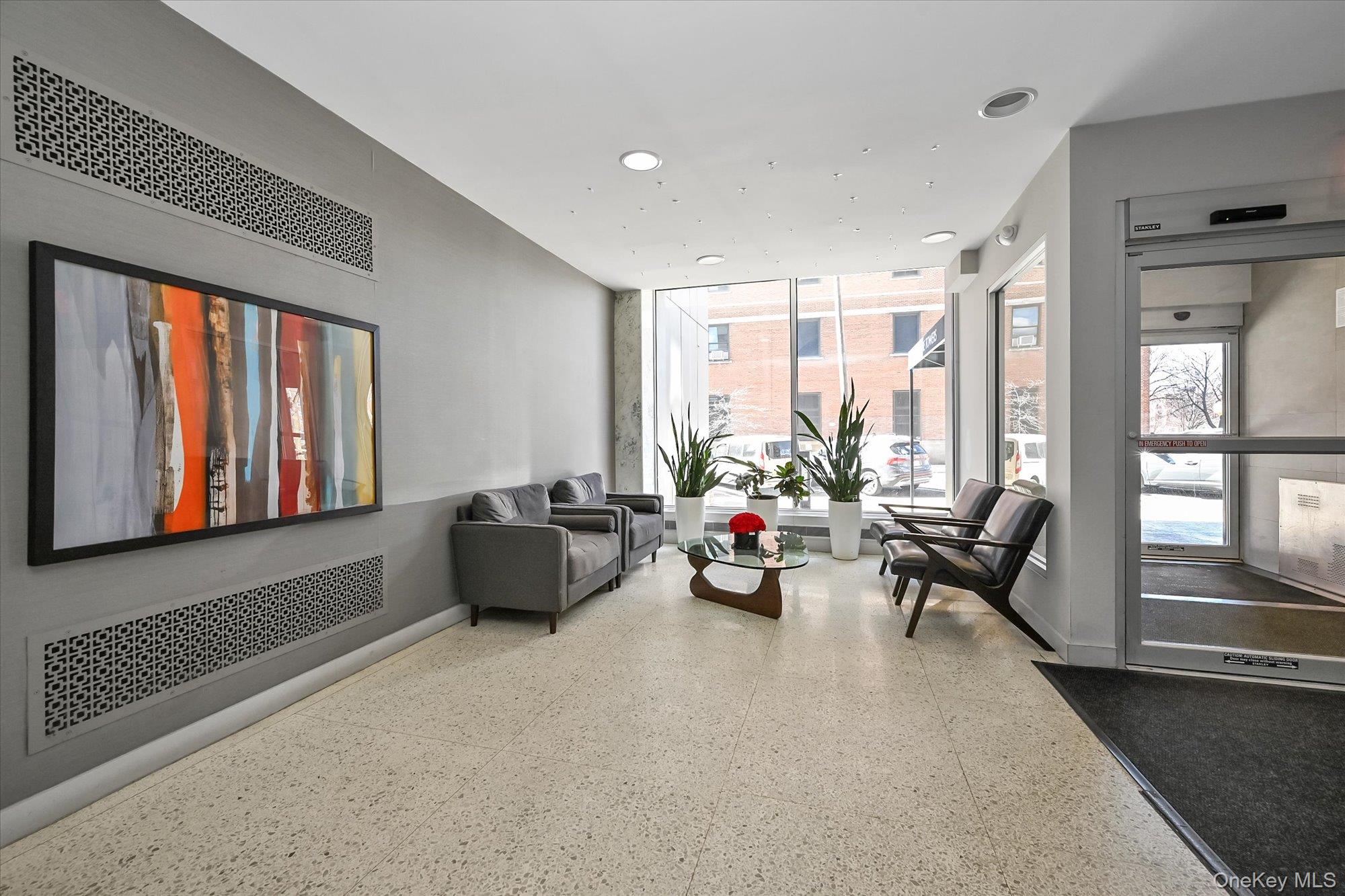 #12 photo, 107-40 Queens Boulevard, কুইন্‌স Forest Hills , NY 11375