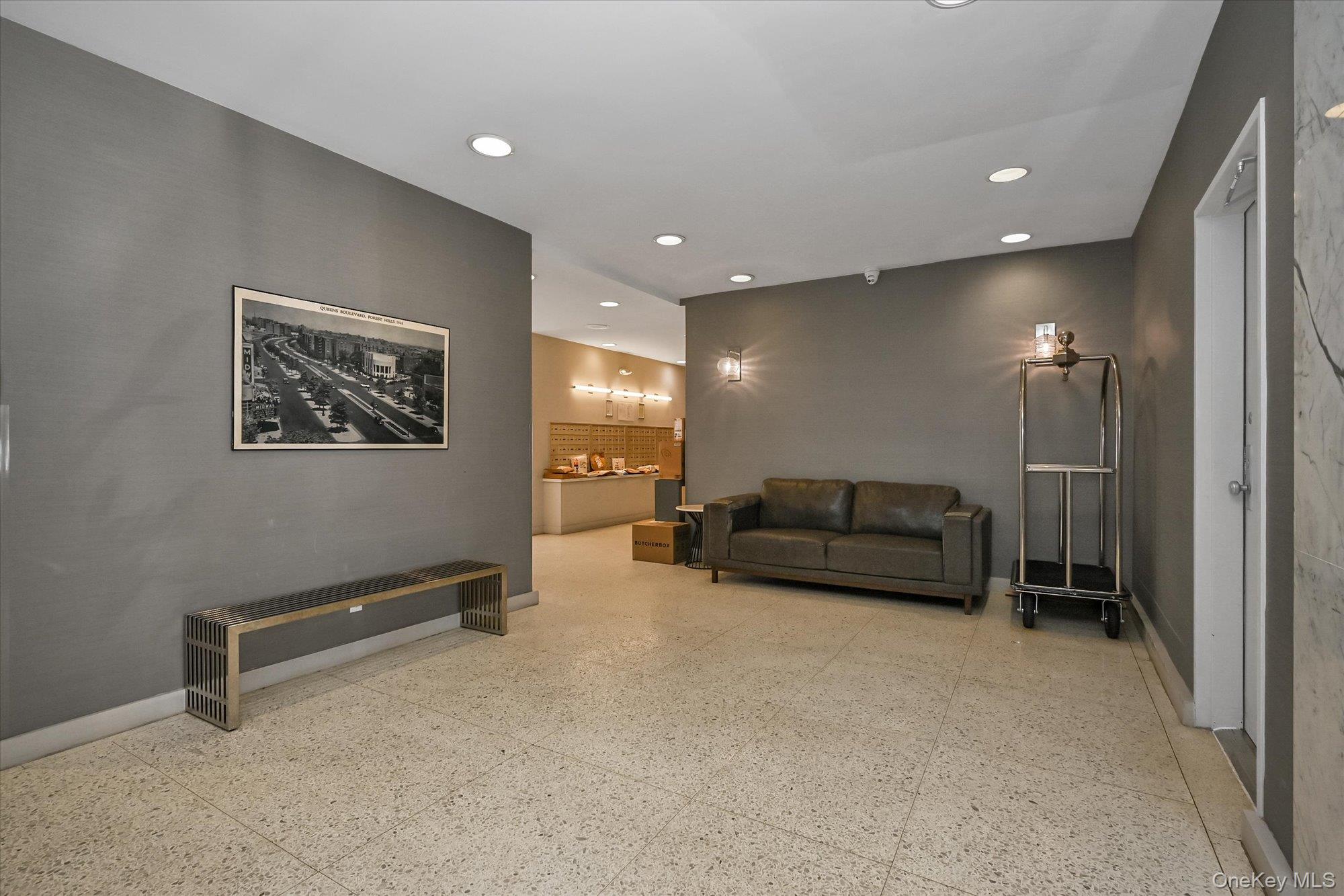 #13 photo, 107-40 Queens Boulevard, কুইন্‌স Forest Hills , NY 11375