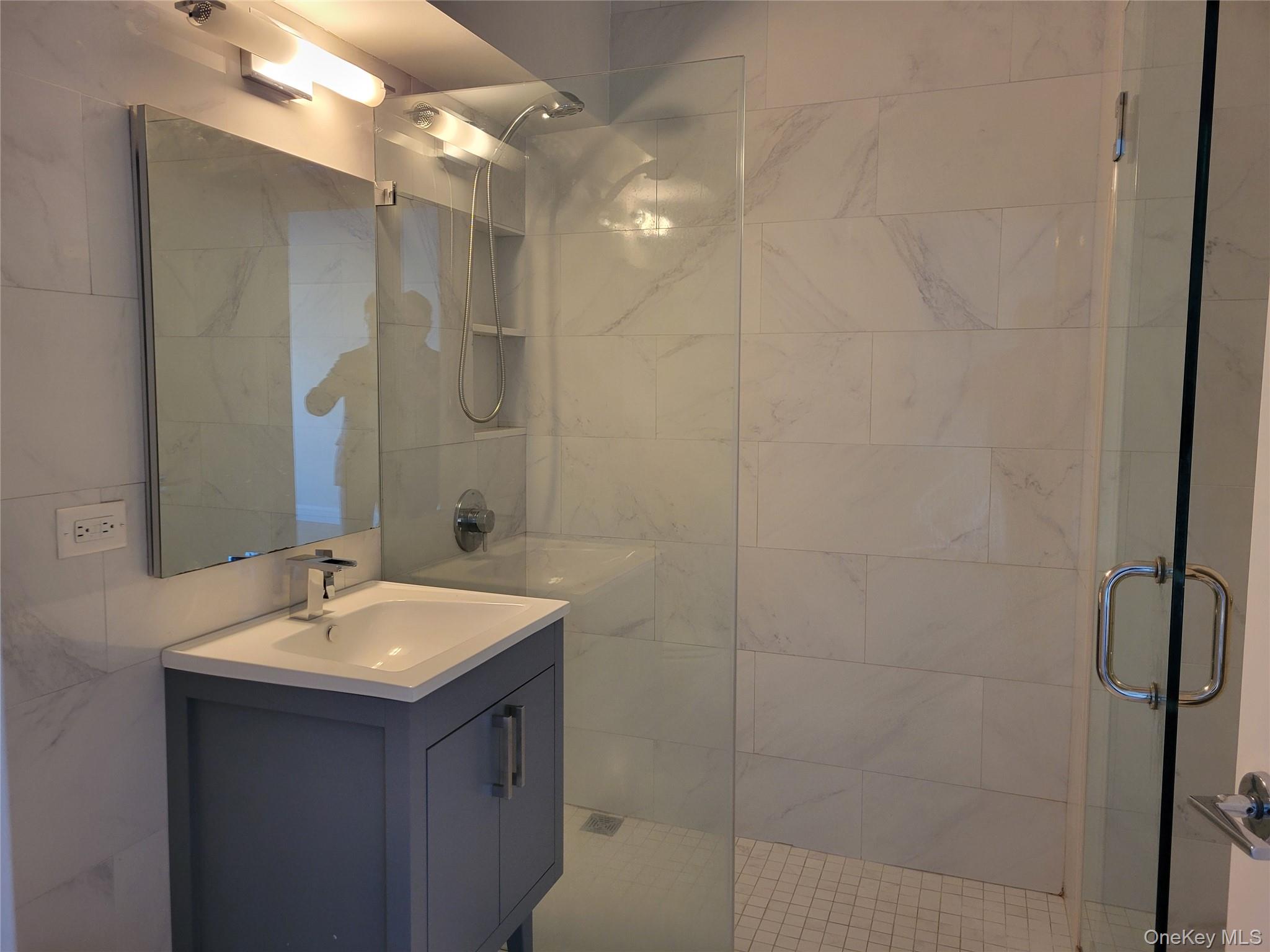 #3 photo, 107-40 Queens Boulevard, קווינס Forest Hills , NY 11375