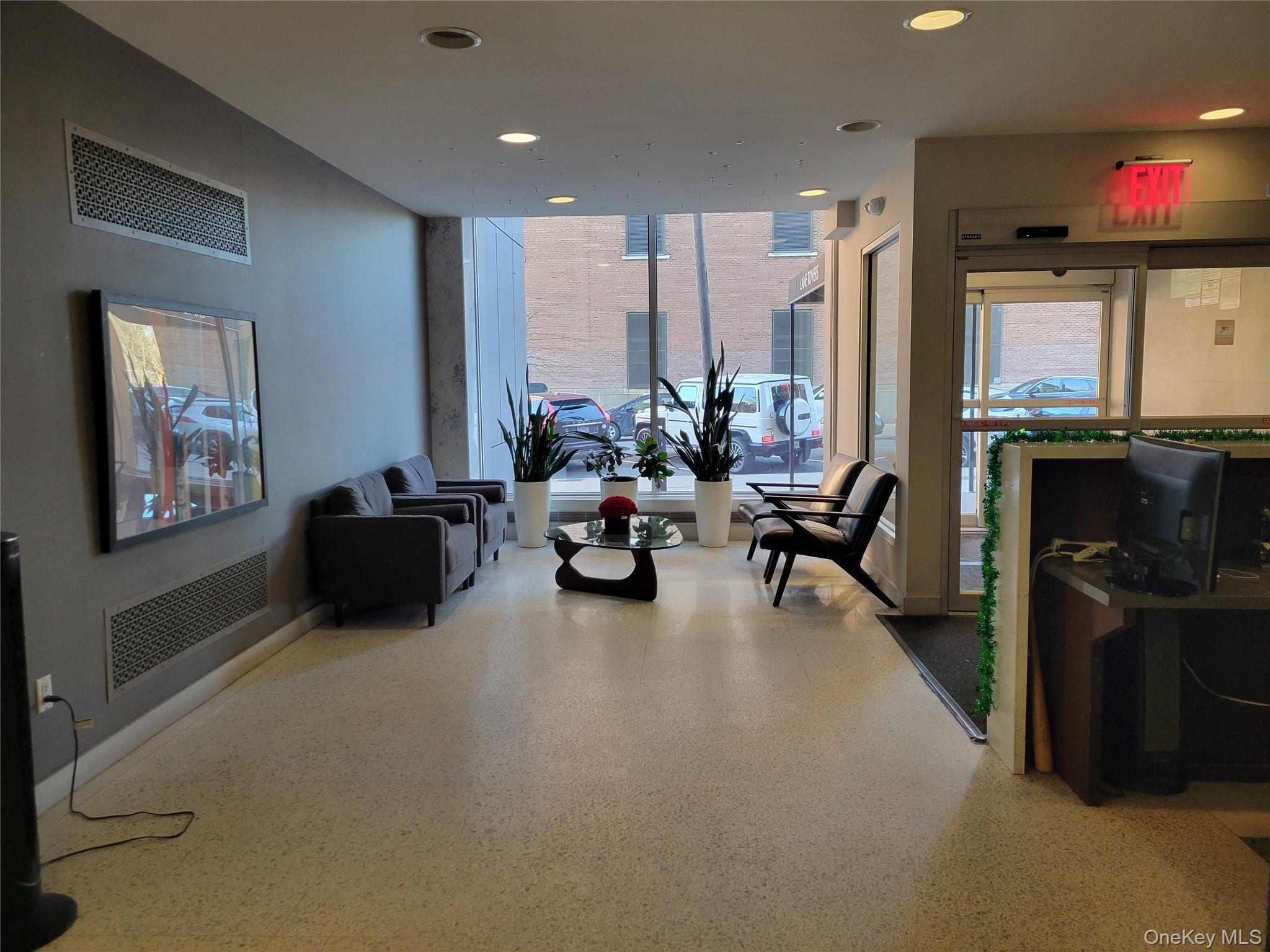 #6 photo, 107-40 Queens Boulevard, קווינס Forest Hills , NY 11375