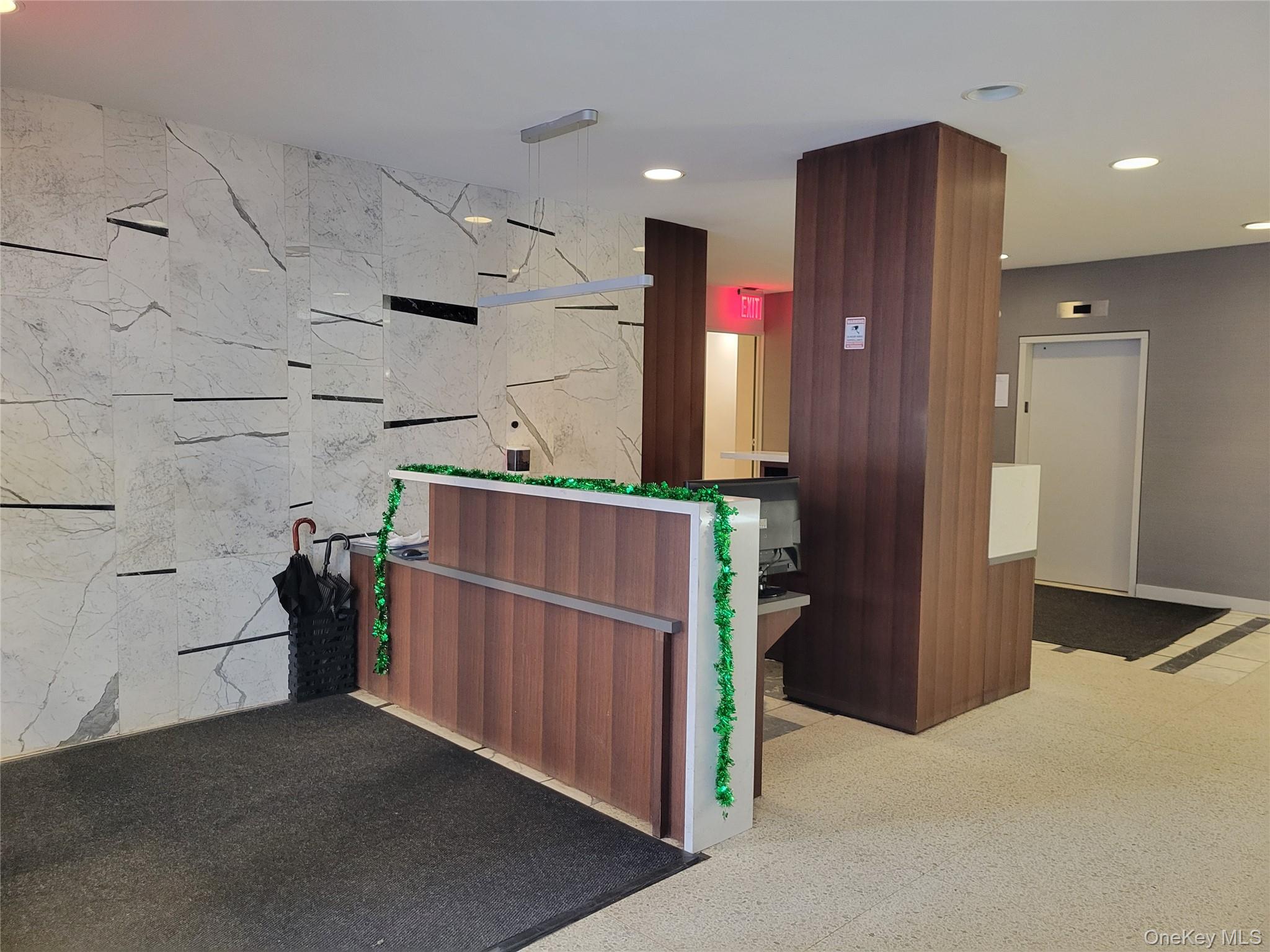 #7 photo, 107-40 Queens Boulevard, קווינס Forest Hills , NY 11375