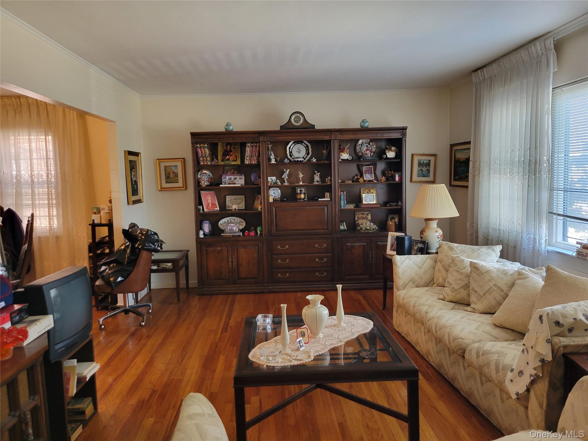 #13 photo, 166-14 Cross Island Parkway, كوينز Whitestone , NY 11357