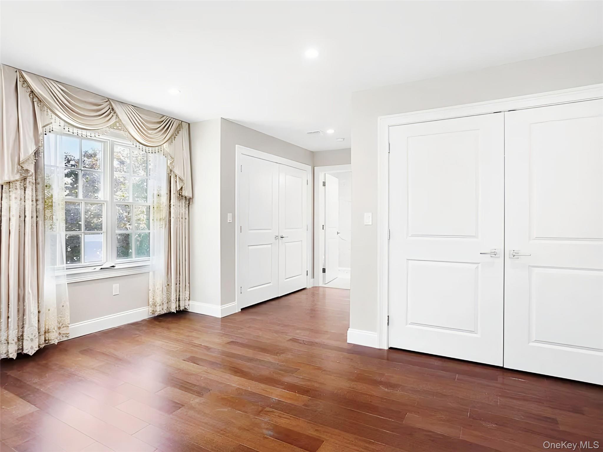 #18 photo, 56 Jackson Avenue, Mineola , NY 11501