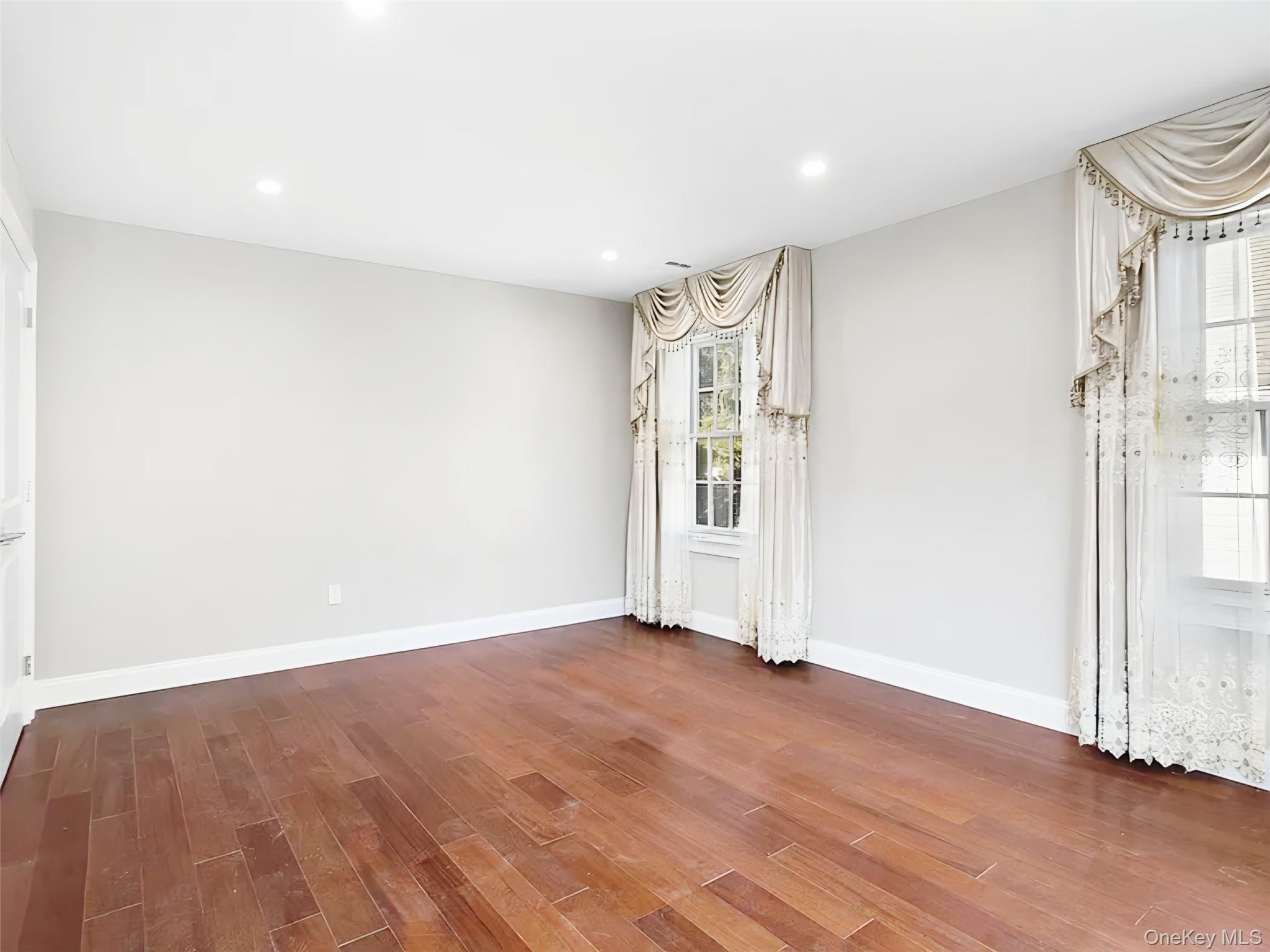 #19 photo, 56 Jackson Avenue, Mineola , NY 11501