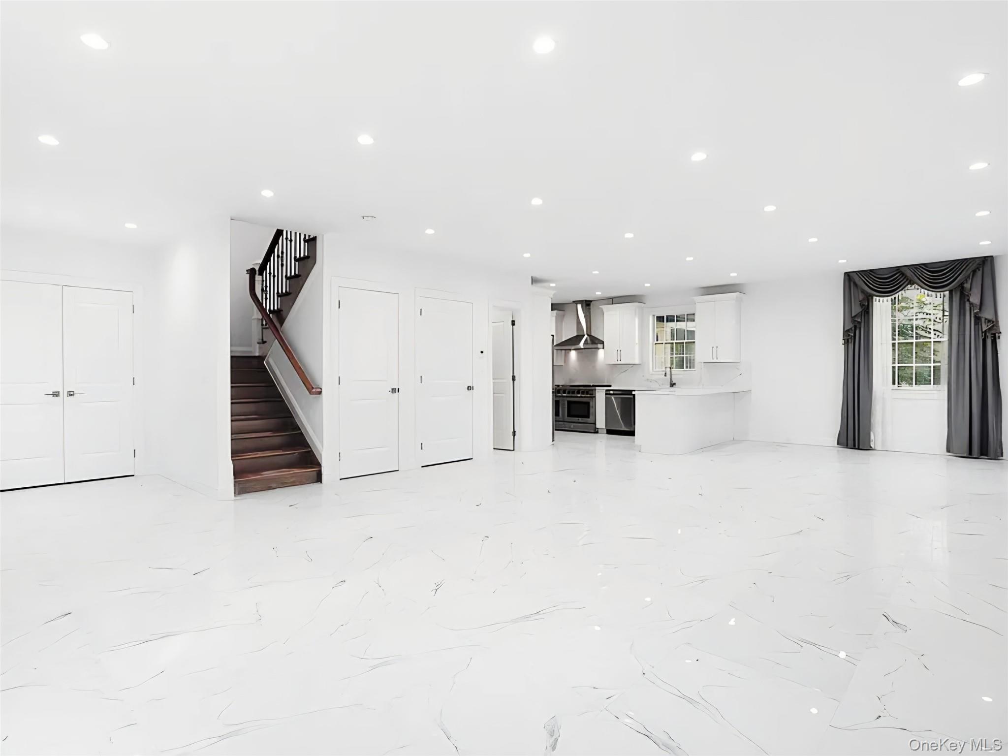 #4 photo, 56 Jackson Avenue, Mineola , NY 11501