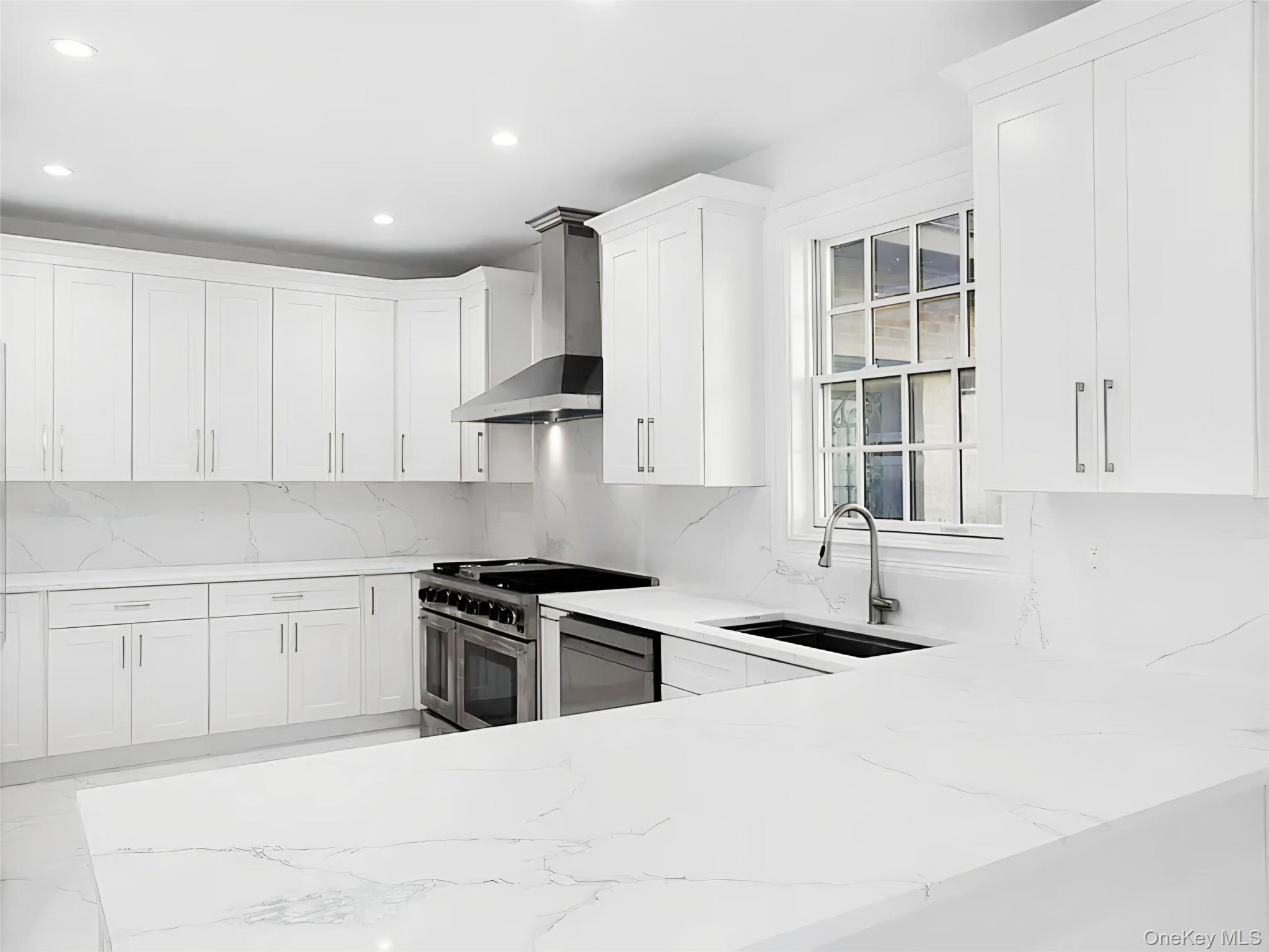 #7 photo, 56 Jackson Avenue, Mineola , NY 11501