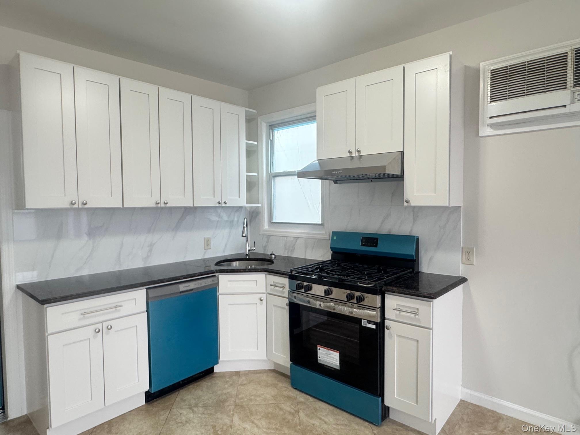 #3 photo, 164-36 77th Road, كوينز Fresh Meadows , NY 11366