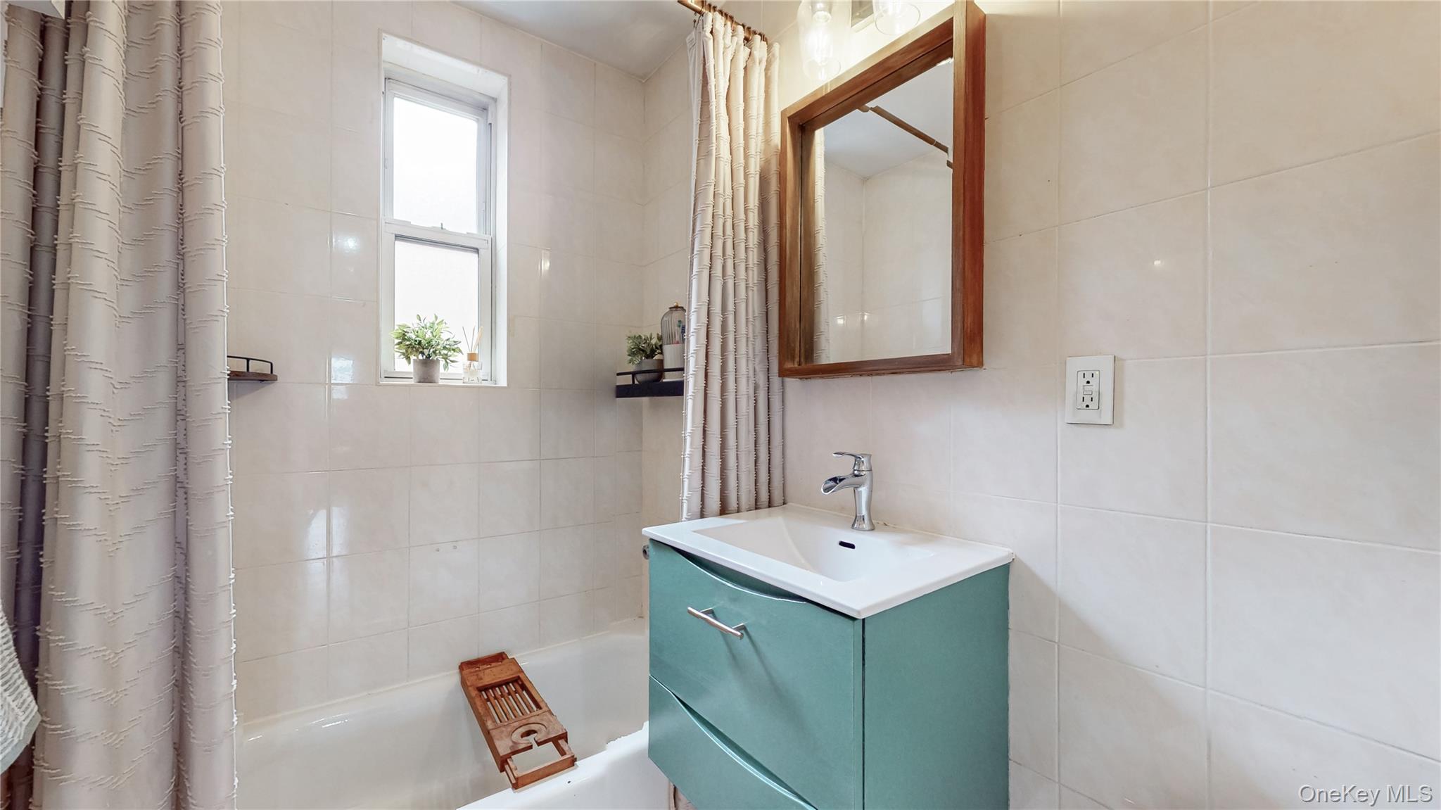 #14 photo, 118-11 84th Avenue, קווינס Kew Gardens , NY 11415