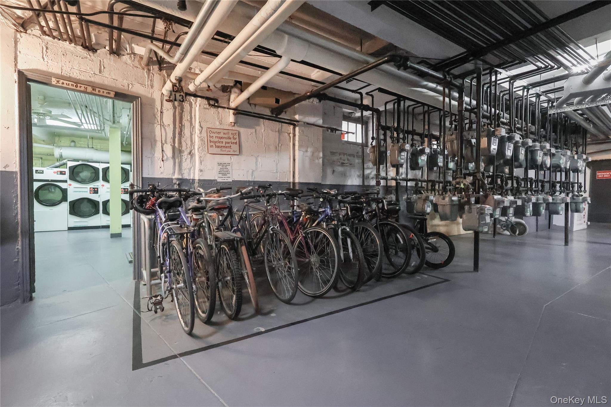 #16 photo, 118-11 84th Avenue, קווינס Kew Gardens , NY 11415