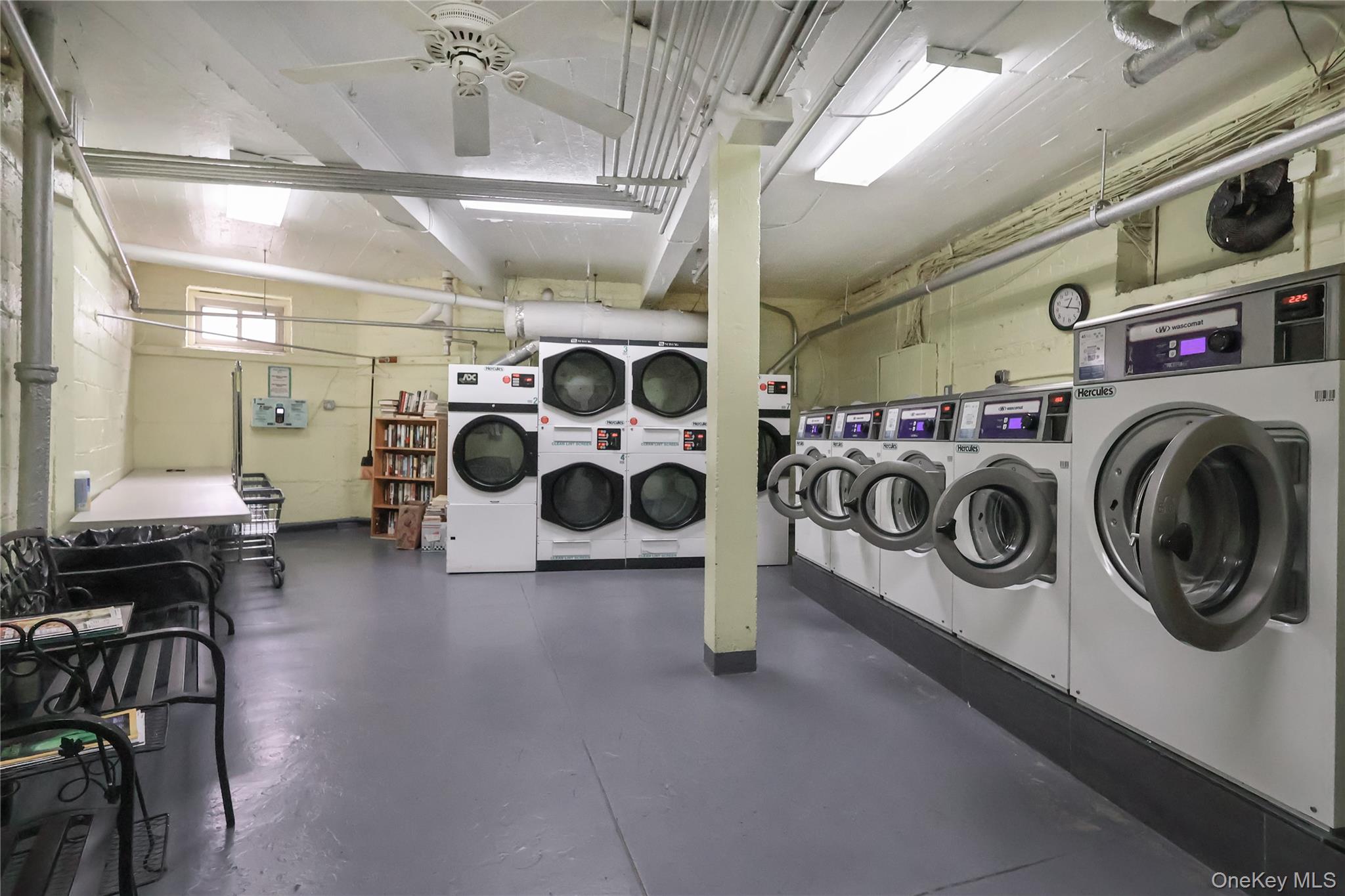 #17 photo, 118-11 84th Avenue, קווינס Kew Gardens , NY 11415