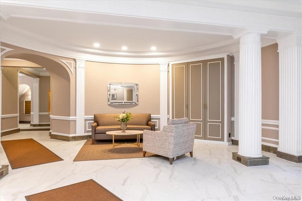 #4 photo, 118-11 84th Avenue, קווינס Kew Gardens , NY 11415