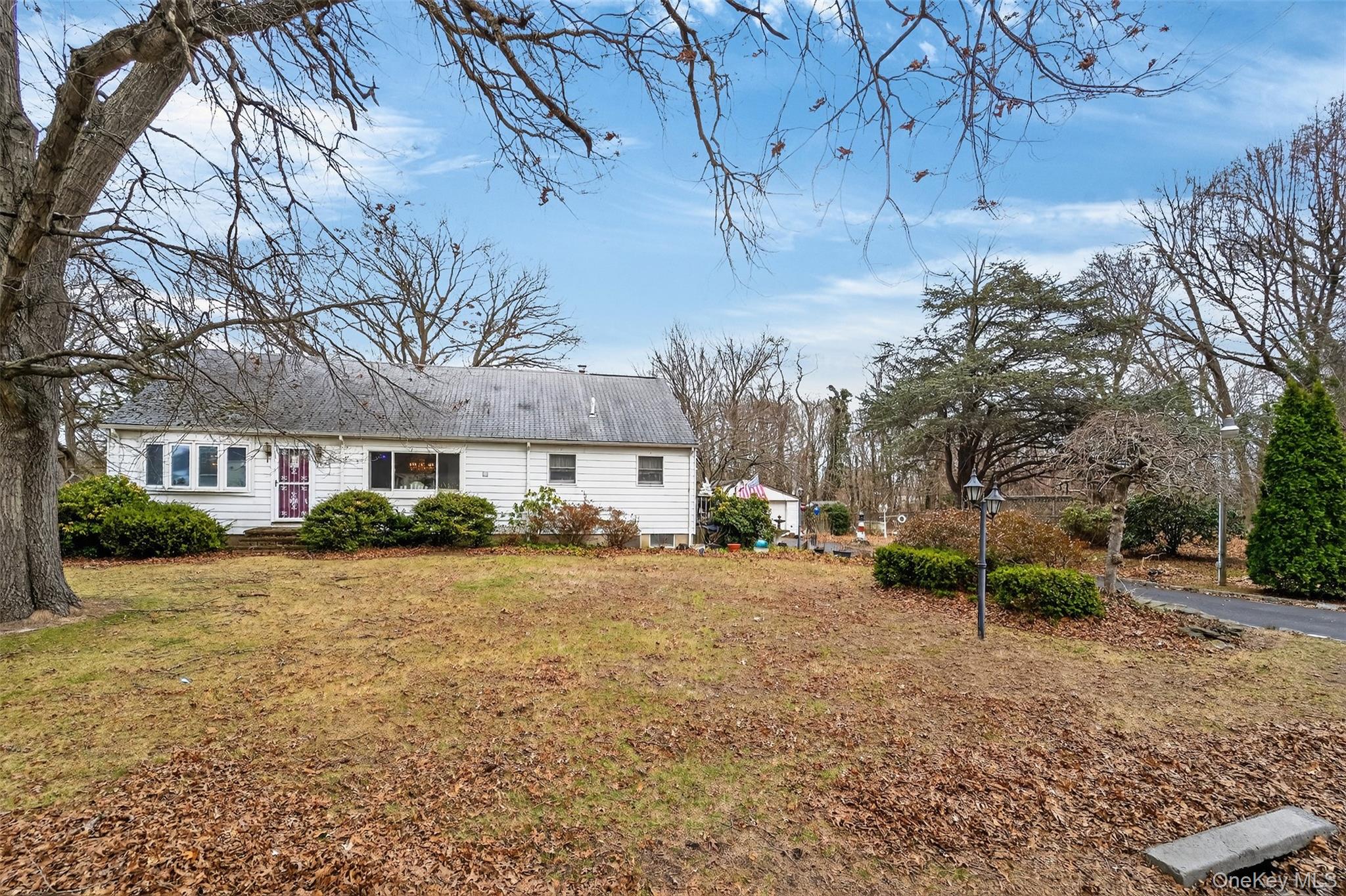 #1 photo, 29 Main Avenue, সাফোক কাউন্টি Centereach , NY 11720