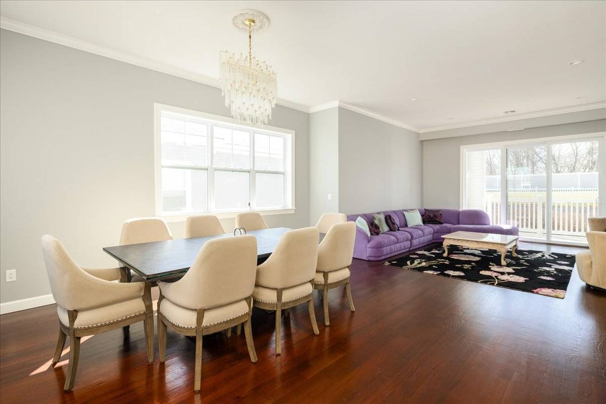 #11 photo, 244 FALL COURT, Саффолк ‖ East Northport , NY 11731