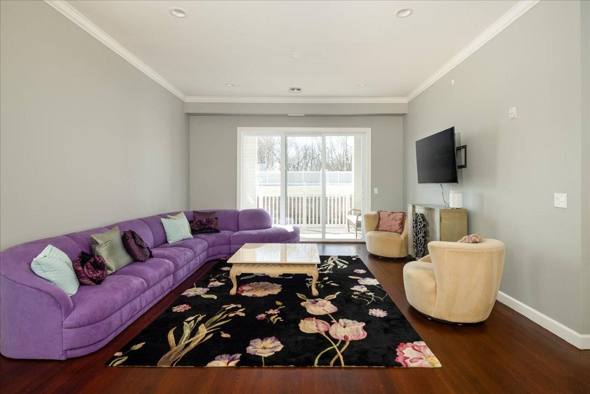 #12 photo, 244 FALL COURT, Саффолк ‖ East Northport , NY 11731