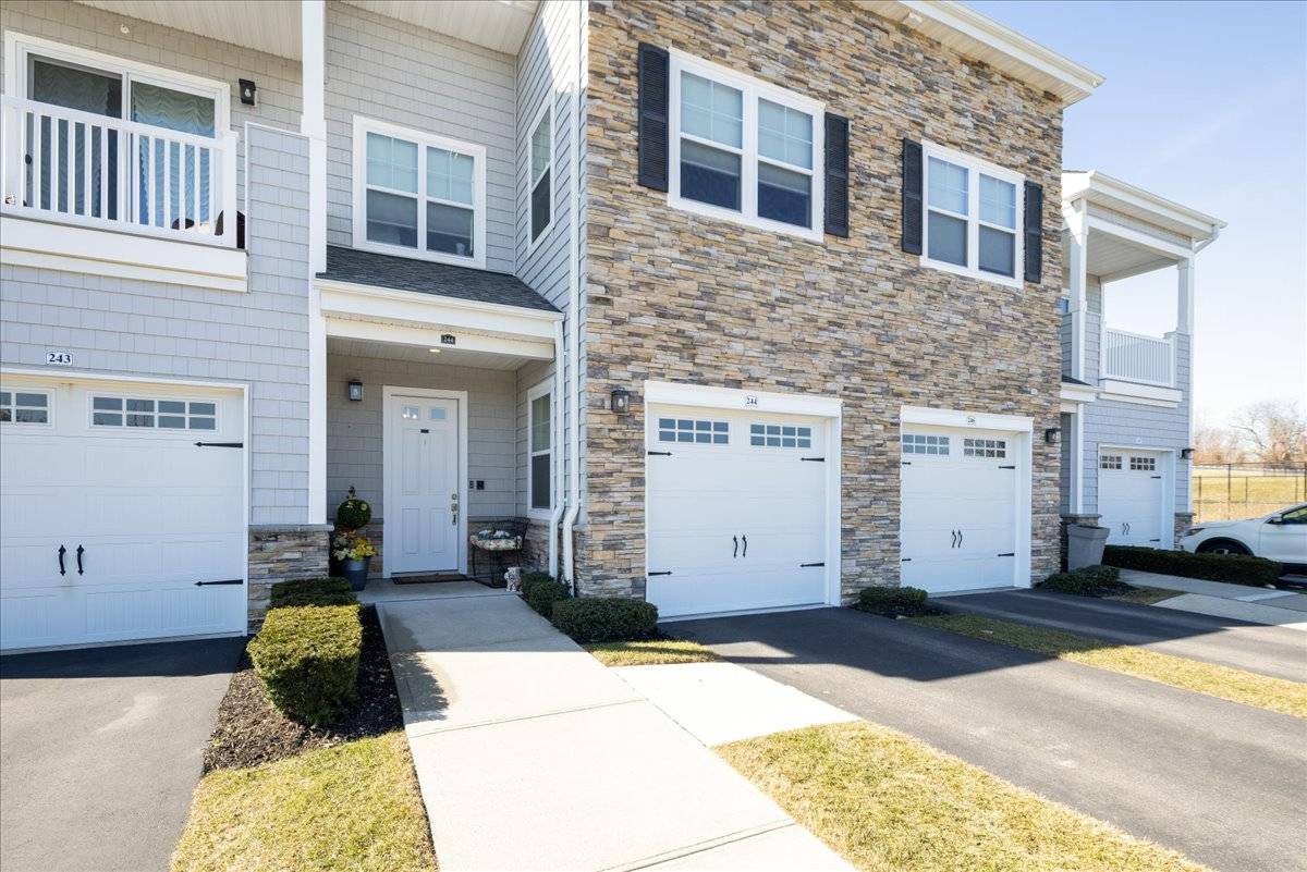 #2 photo, 244 FALL COURT, Саффолк ‖ East Northport , NY 11731