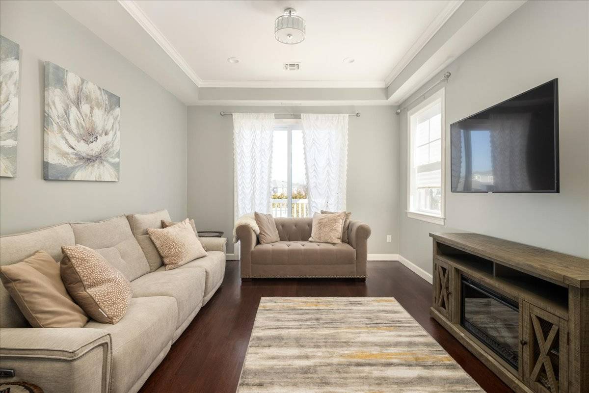 #6 photo, 244 FALL COURT, Саффолк ‖ East Northport , NY 11731