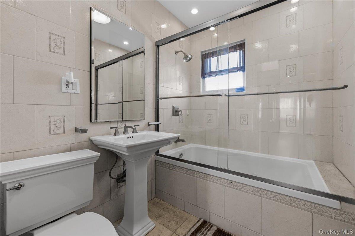 #12 photo, 7535 60th Place, Glendale , NY 11385