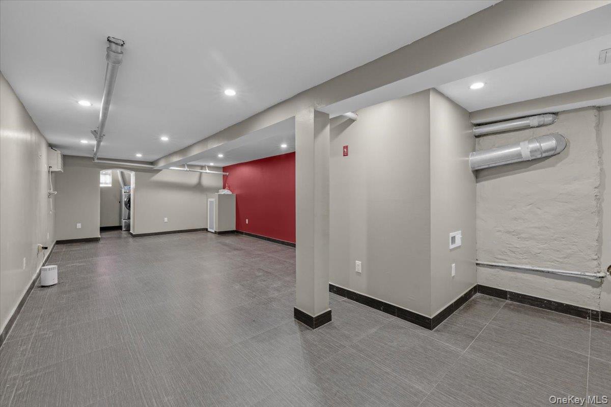 #18 photo, 7535 60th Place, Glendale , NY 11385