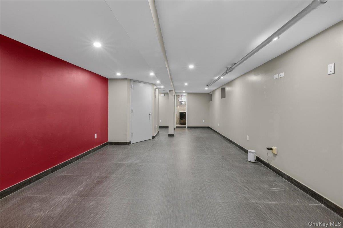 #19 photo, 7535 60th Place, Glendale , NY 11385