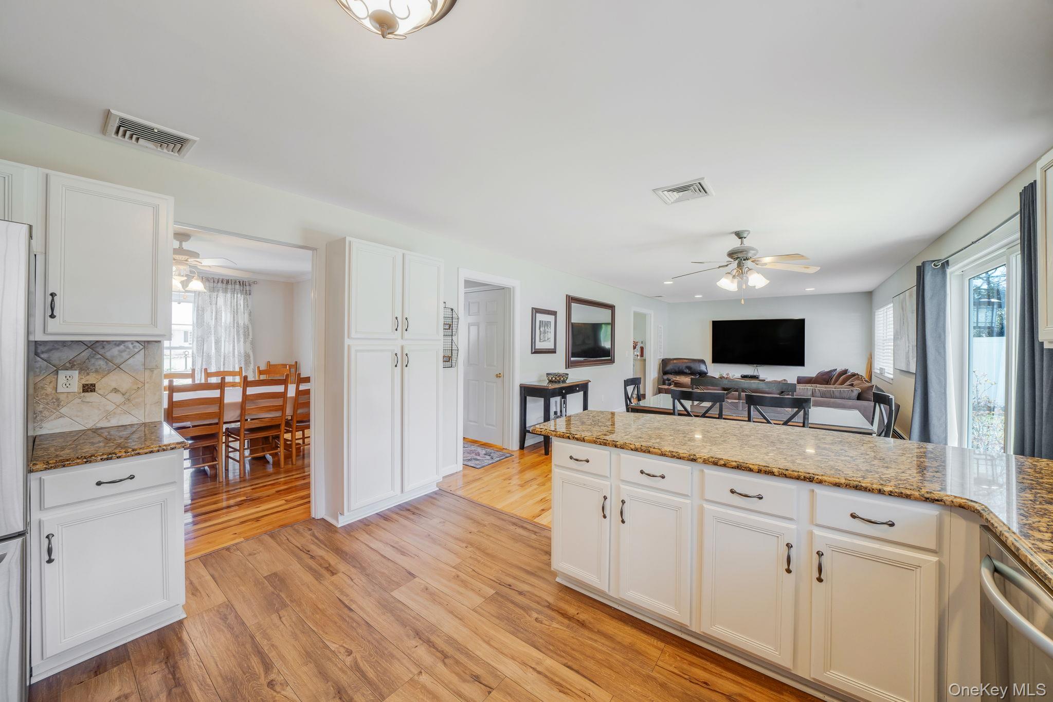 #13 photo, 22 Northumberland Drive, সাফোক কাউন্টি Shoreham , NY 11786