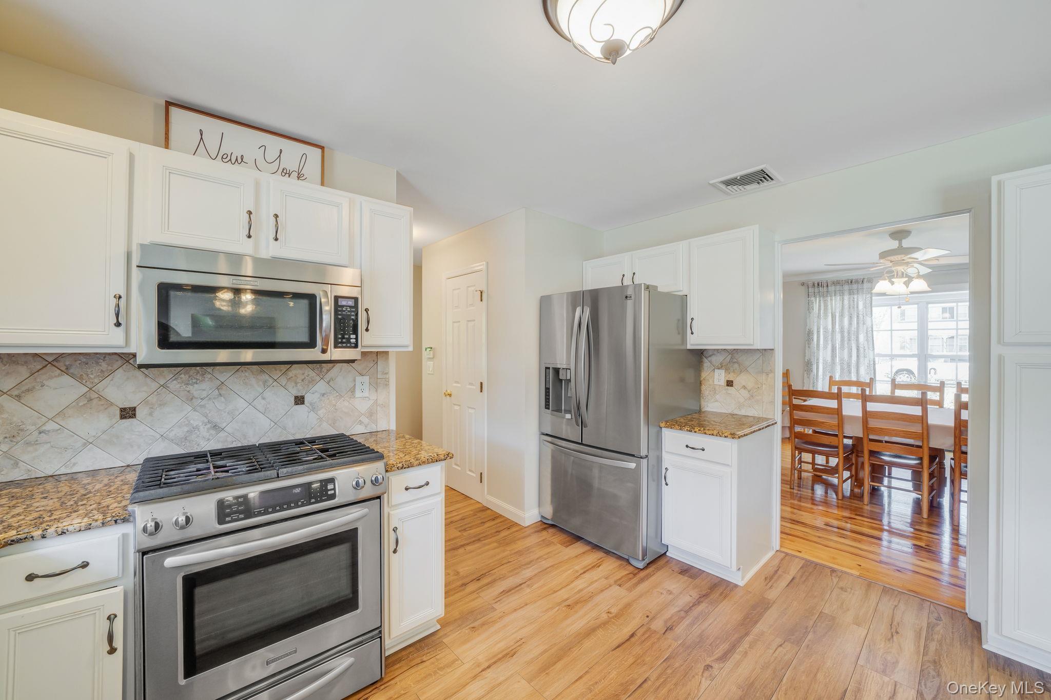 #14 photo, 22 Northumberland Drive, সাফোক কাউন্টি Shoreham , NY 11786