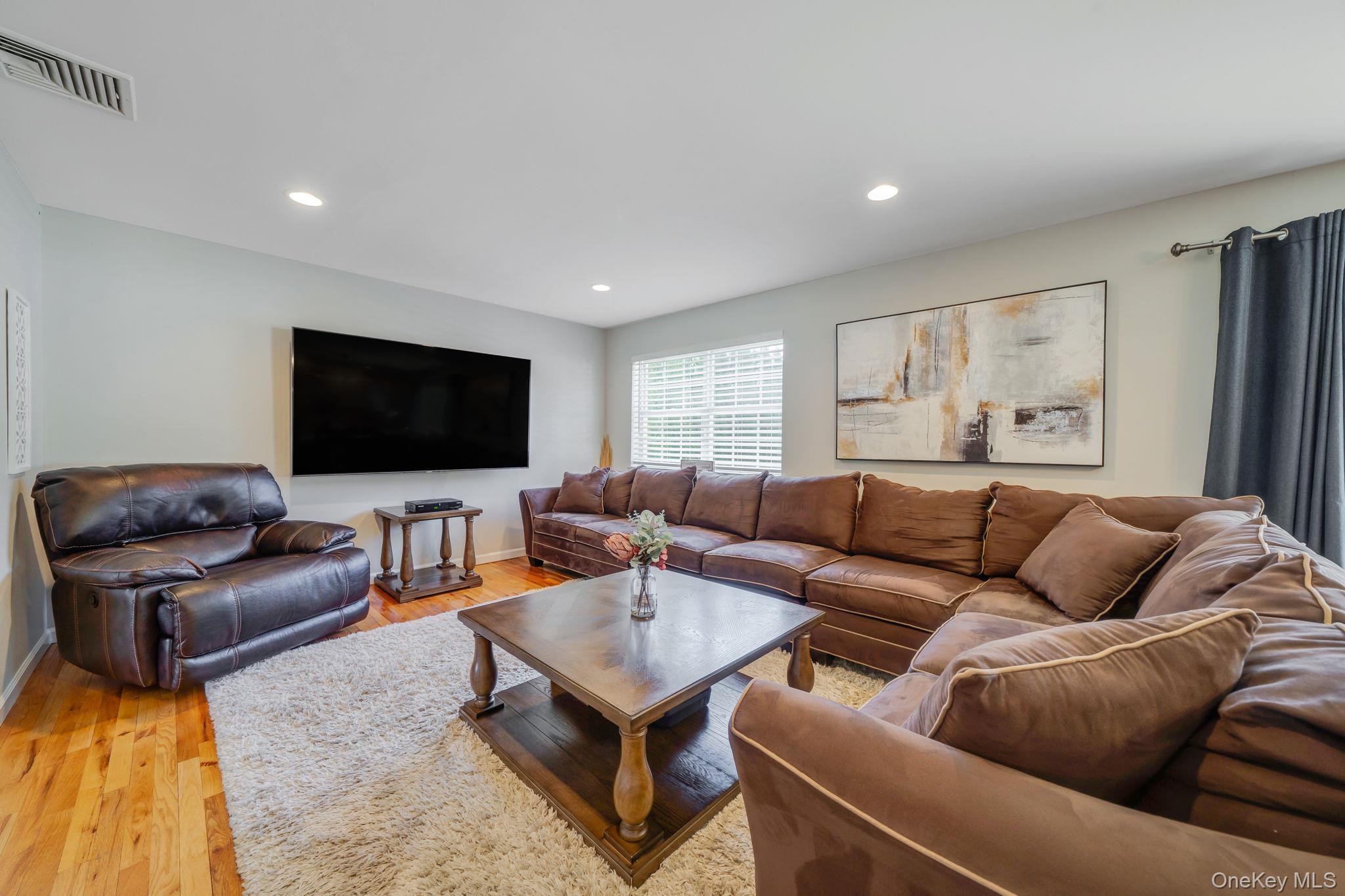 #6 photo, 22 Northumberland Drive, সাফোক কাউন্টি Shoreham , NY 11786