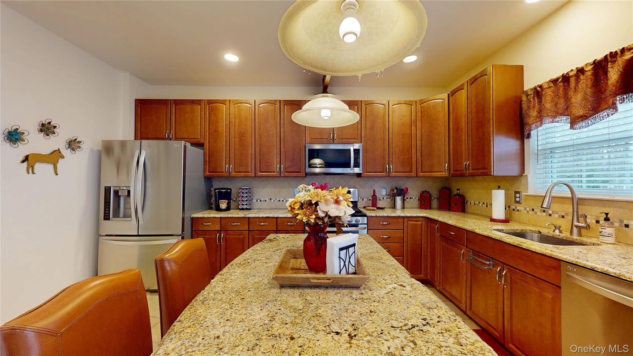 #5 photo, 186 Bernstein Boulevard, সাফোক কাউন্টি Center Moriches , NY 11934