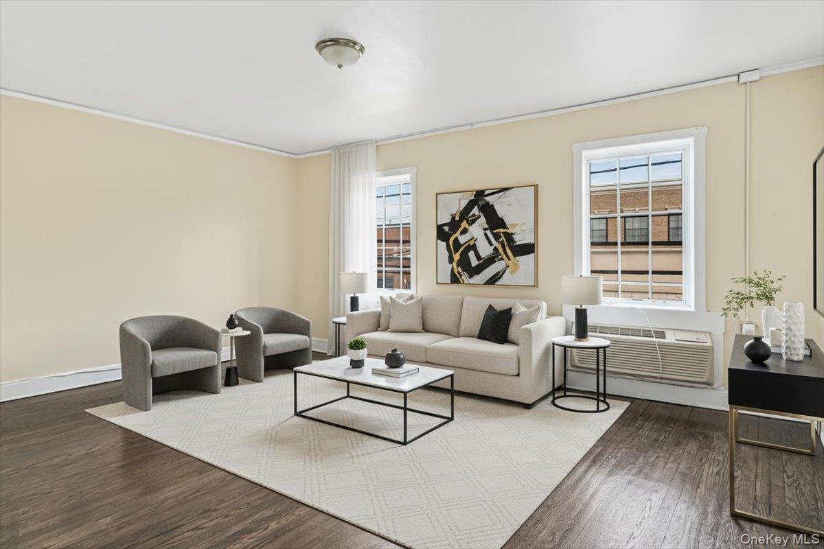 #3 photo, 409 Plandome Road, Нассау ‖ Manhasset , NY 11030