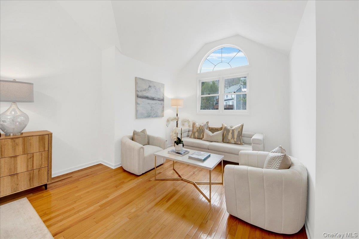 #17 photo, 57 Old Town Crossing, Mount Kisco , NY 10549