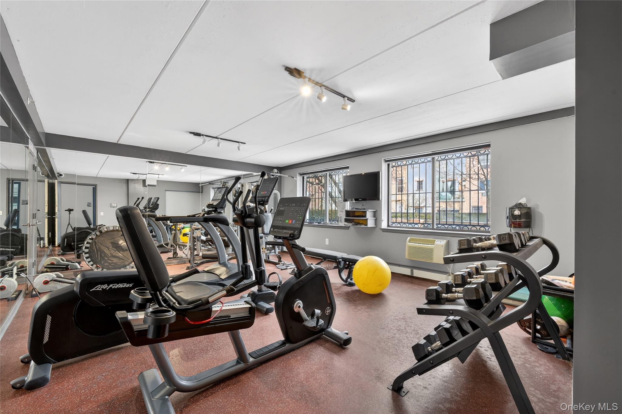 #19 photo, 333 E 119th Street, מנהטן New York (Manhattan) , NY 10035