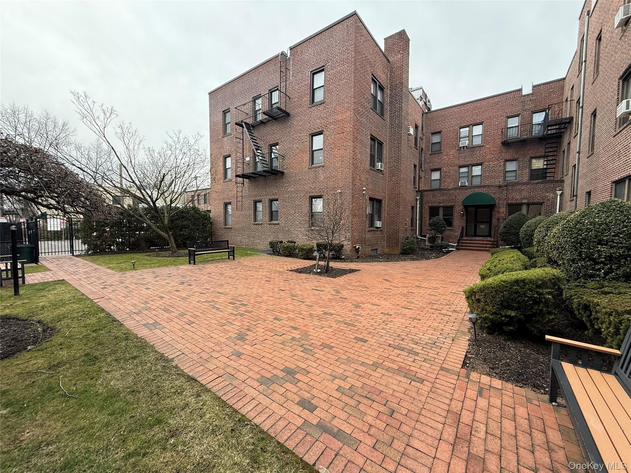 #4 photo, 222 7th Street, Garden City , NY 11530