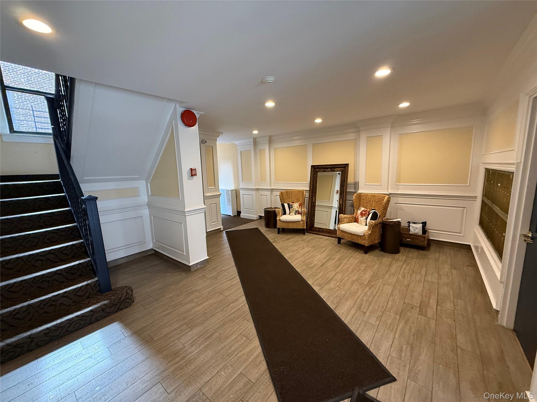 #8 photo, 222 7th Street, Garden City , NY 11530