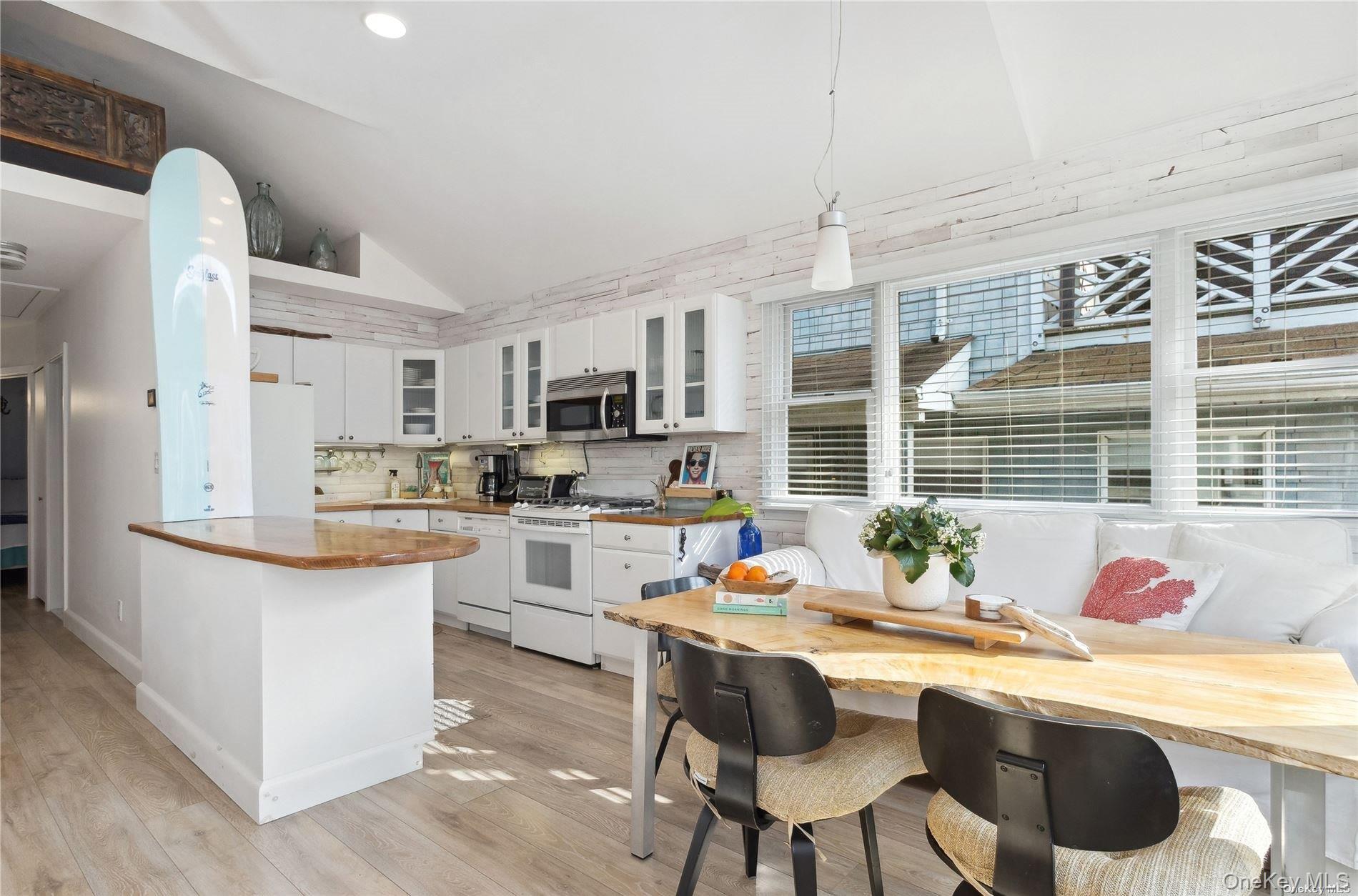 #10 photo, 26 Illinois Avenue, מחוז נסאו Long Beach , NY 11561