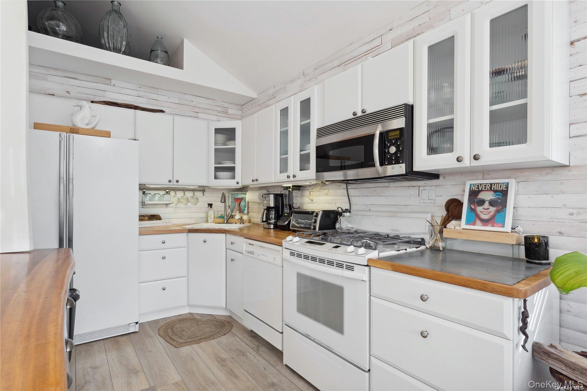 #11 photo, 26 Illinois Avenue, מחוז נסאו Long Beach , NY 11561