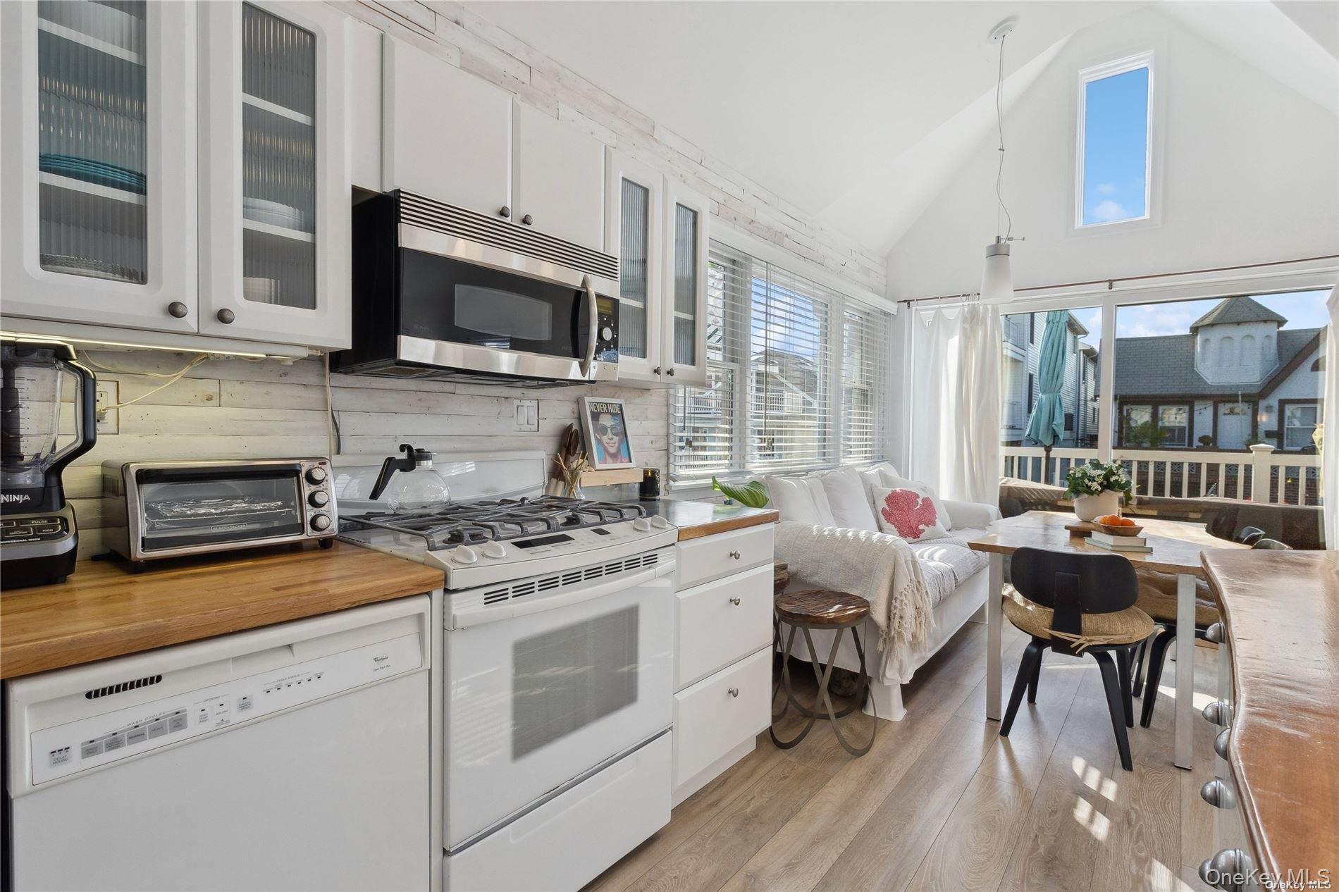 #13 photo, 26 Illinois Avenue, מחוז נסאו Long Beach , NY 11561