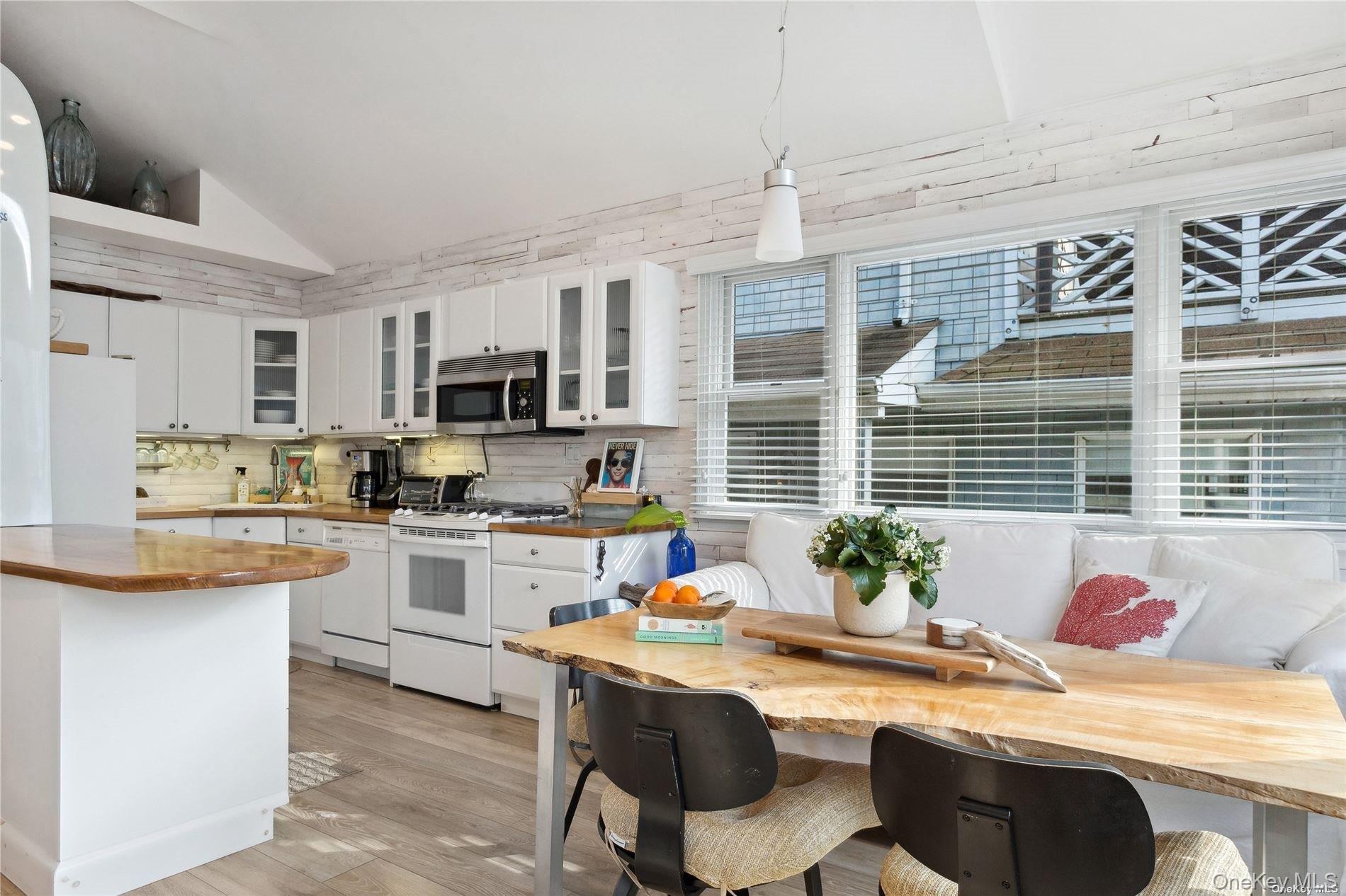 #9 photo, 26 Illinois Avenue, מחוז נסאו Long Beach , NY 11561