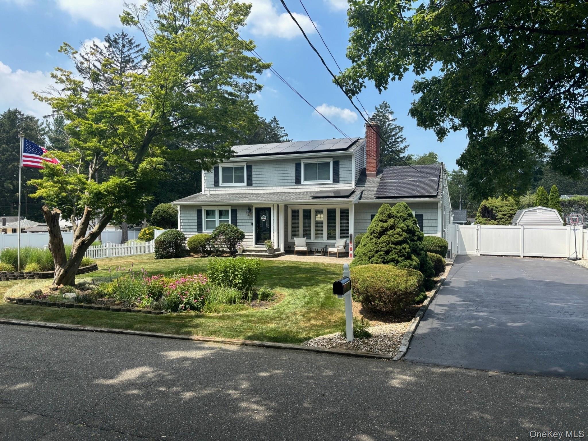 #1 photo, 19 Alyssum Avenue, سوفولك Huntington , NY 11743