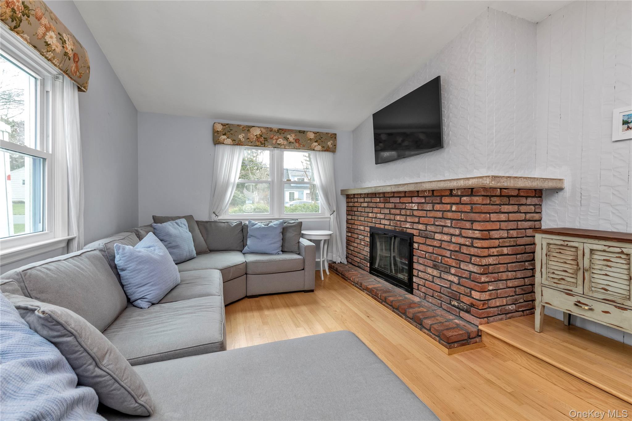 #3 photo, 19 Alyssum Avenue, Huntington , NY 11743