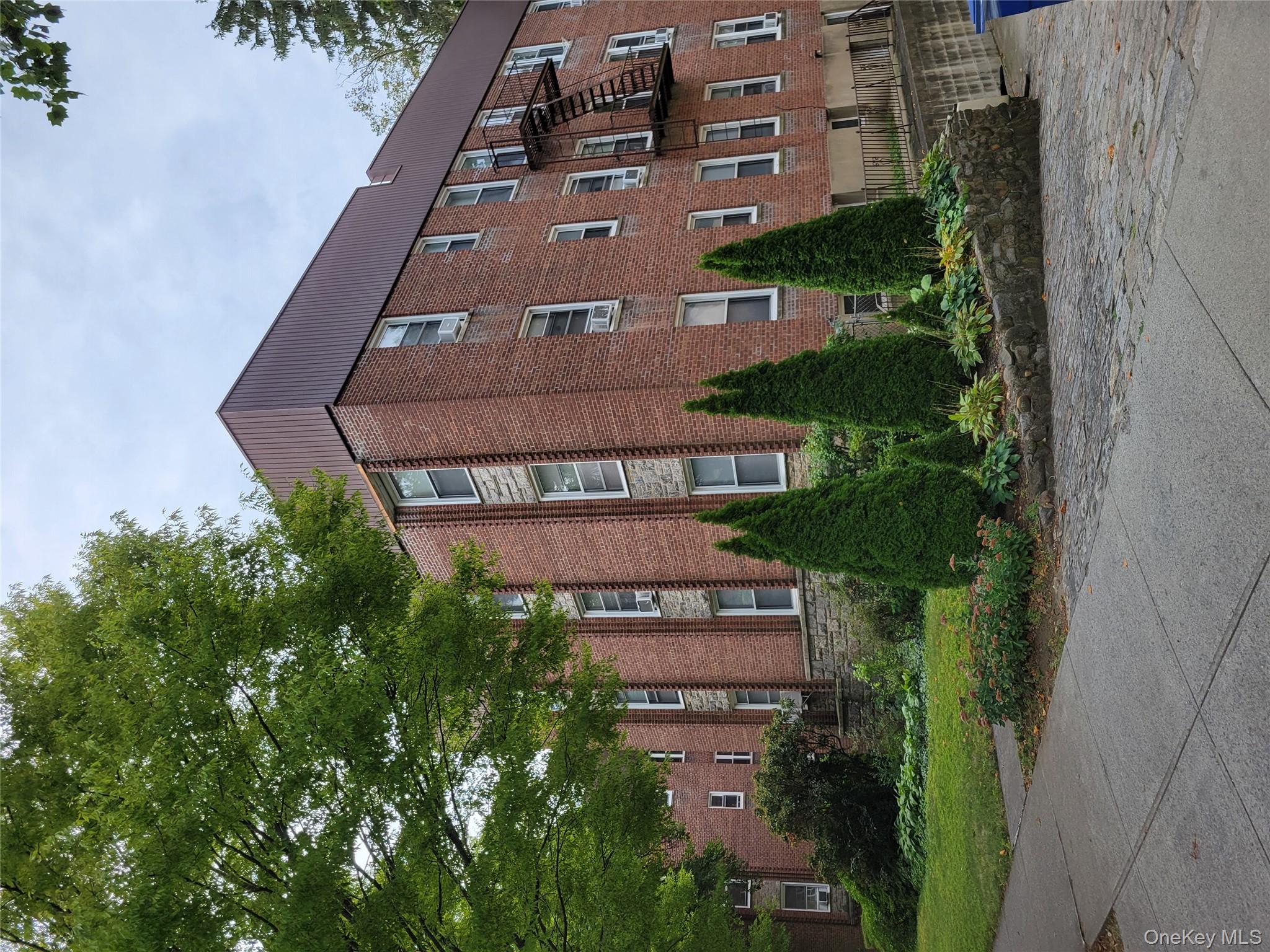 #4 photo, 38-24 213th Street, 皇后區 貝塞 Bayside , NY 11361