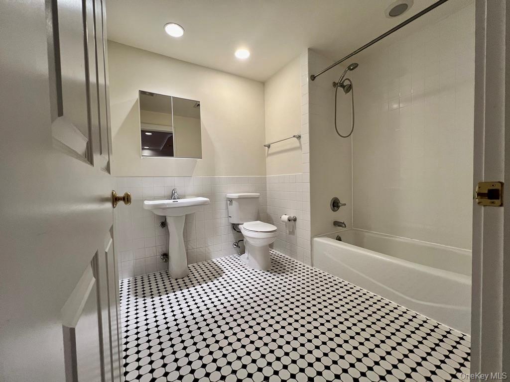 #9 photo, 2 E Main Street, ناسو Oyster Bay , NY 11771