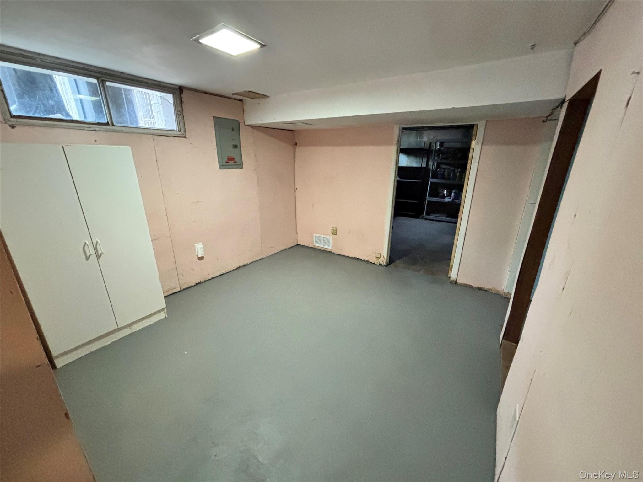 #12 photo, 355 Pinelawn Avenue, Саффолк ‖ Copiague , NY 11726