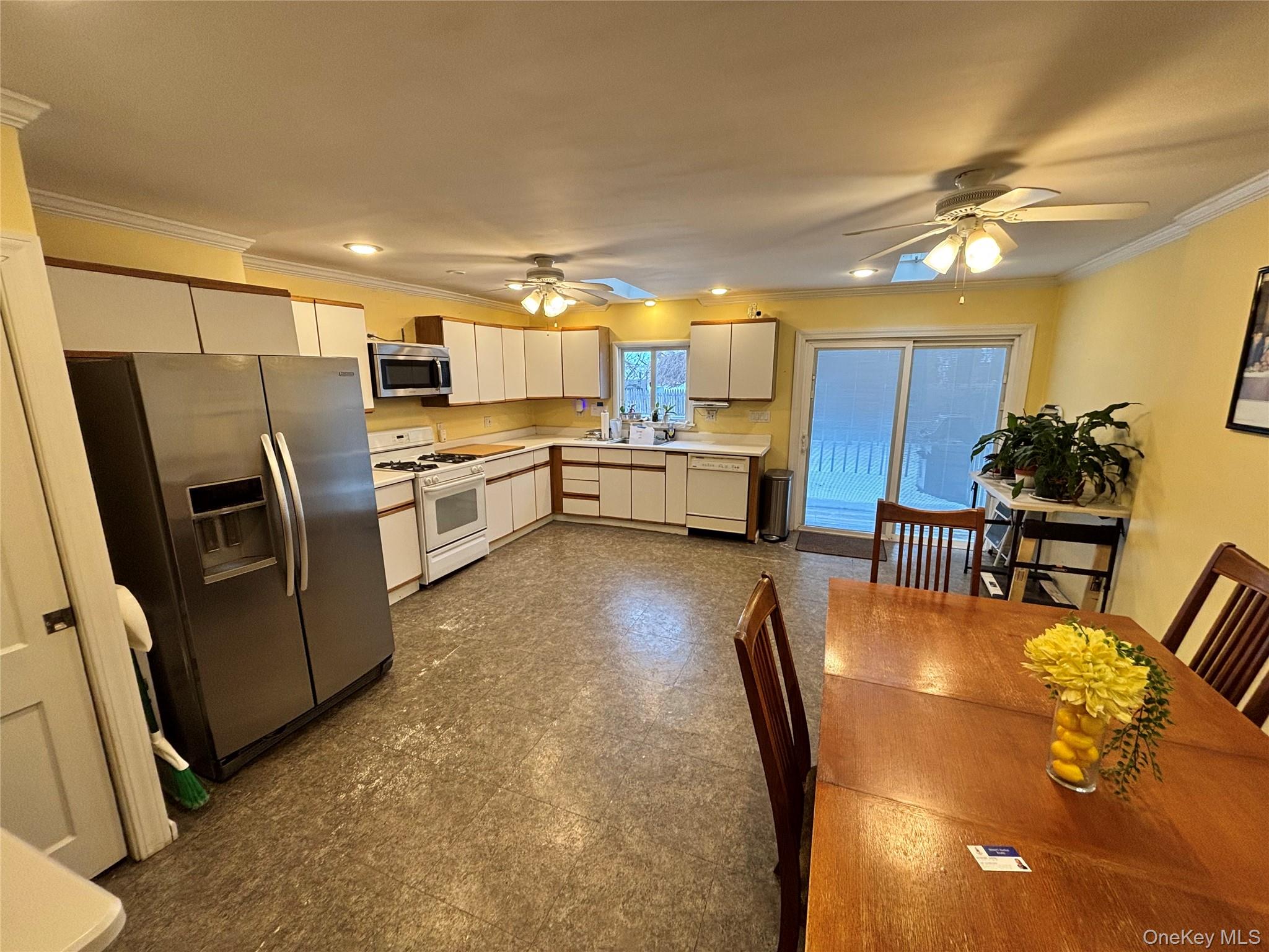 #3 photo, 355 Pinelawn Avenue, Саффолк ‖ Copiague , NY 11726