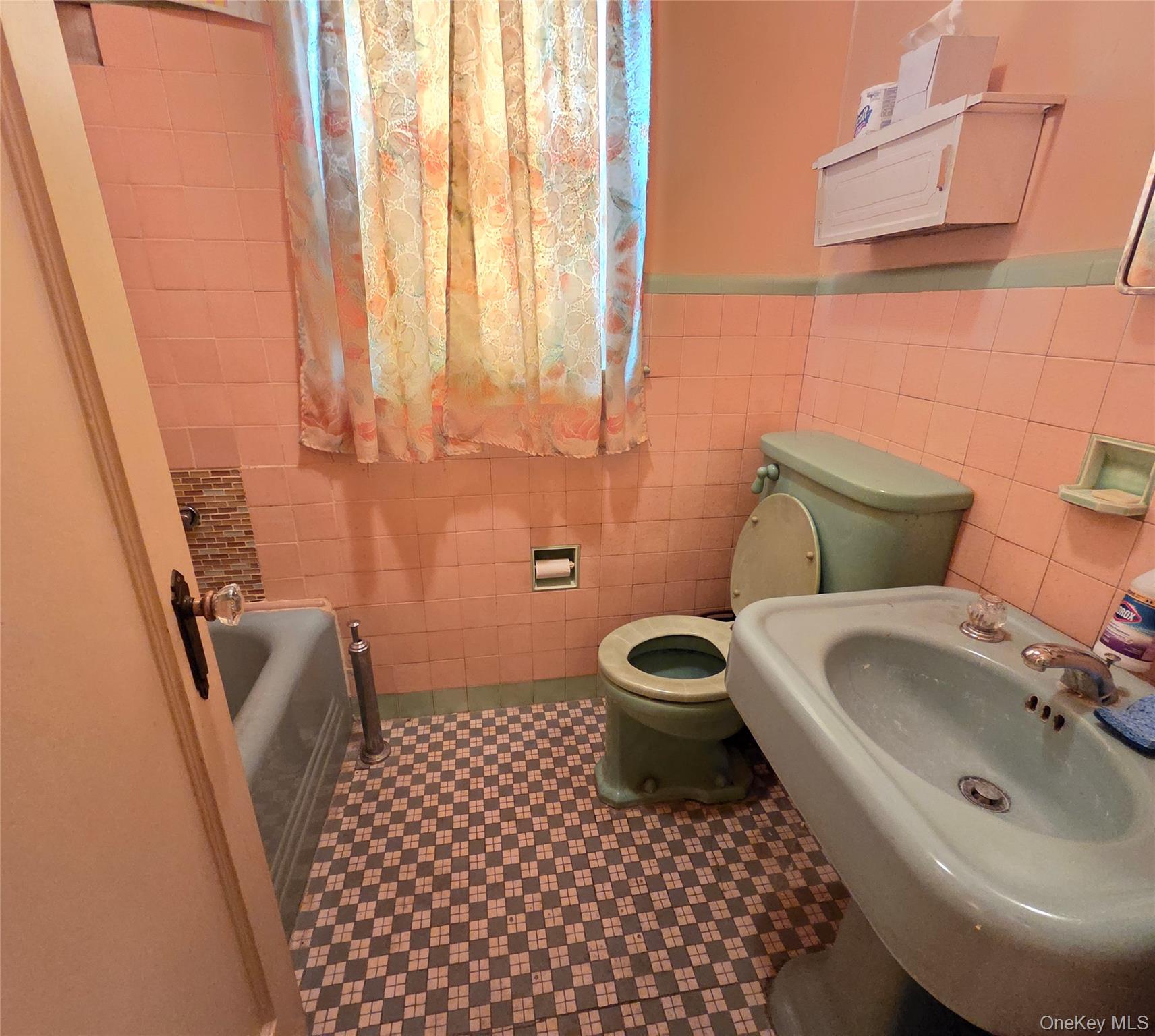 #5 photo, 242 Graff Avenue, 브롱크스 Bronx , NY 10465